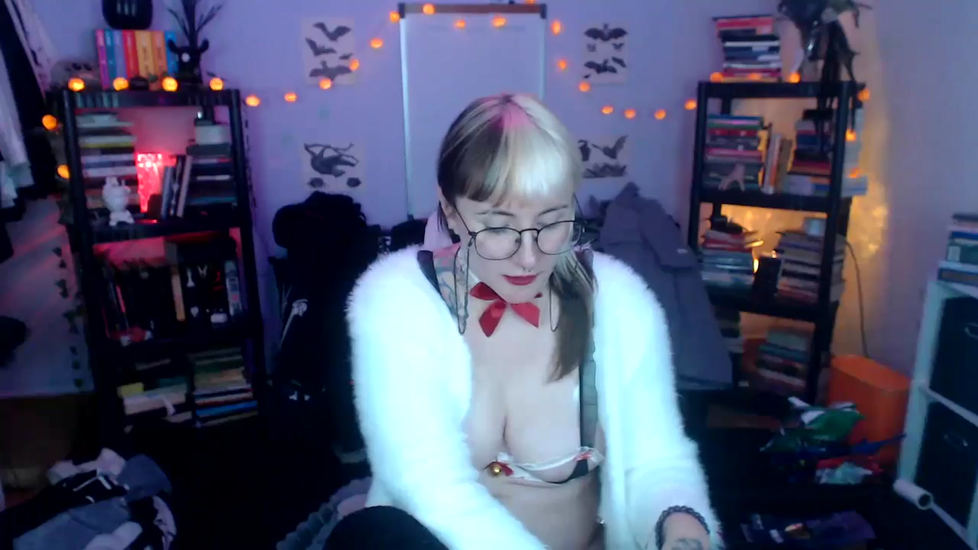 Gallery image thumbnail from AxeHallow's myfreecams stream on, 10/17/2024, 03:47 image 13 of 20