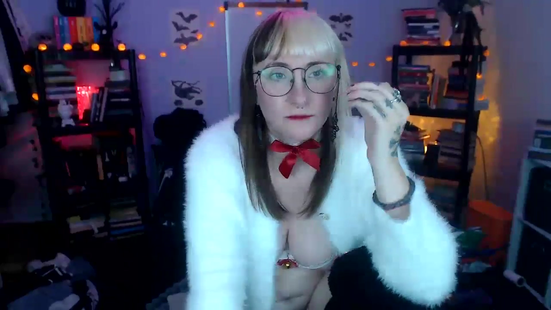 Gallery image thumbnail from AxeHallow's myfreecams stream on, 10/17/2024, 04:48 image 17 of 20