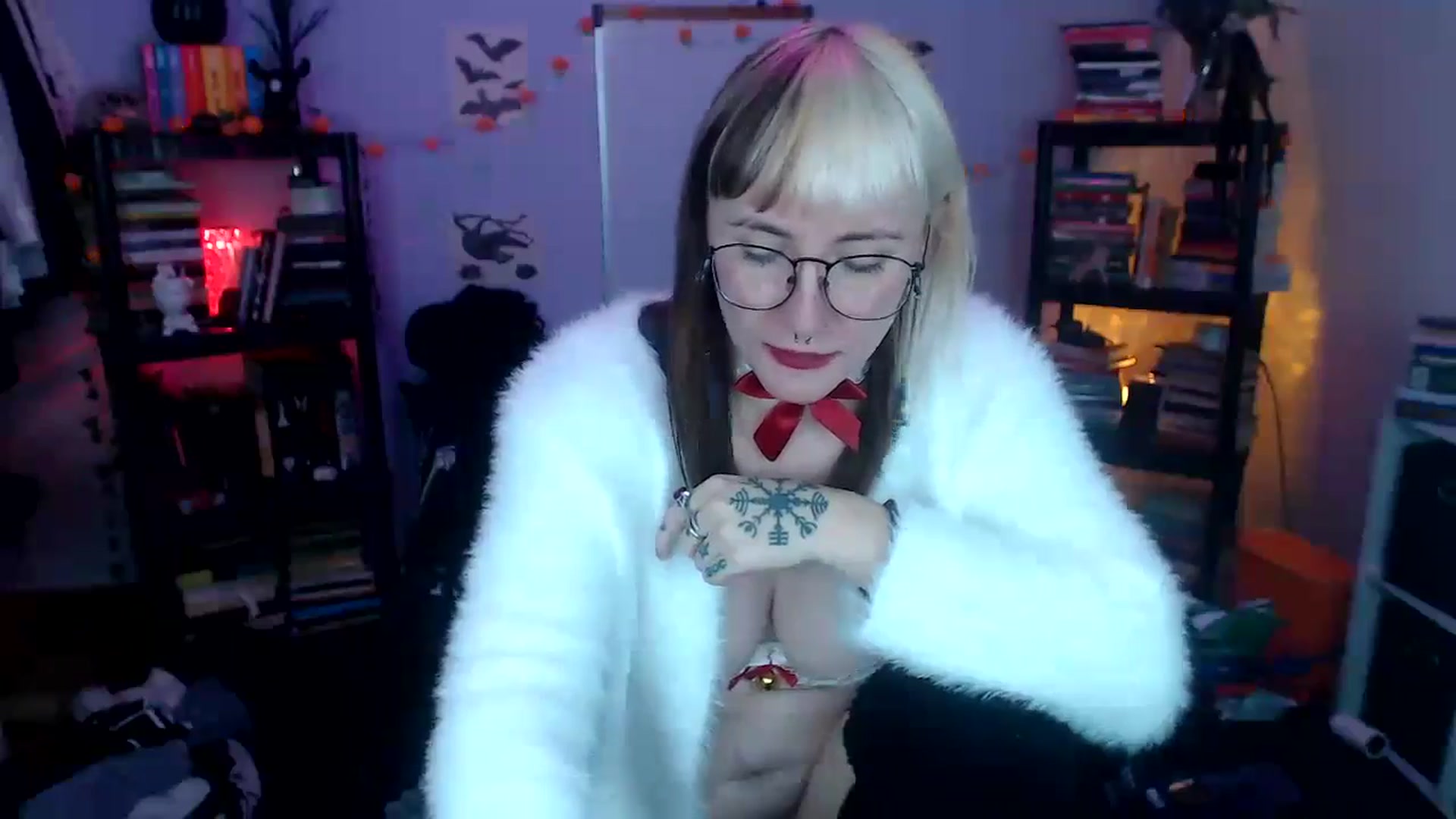 Gallery image thumbnail from AxeHallow's myfreecams stream on, 10/17/2024, 04:48 image 16 of 20
