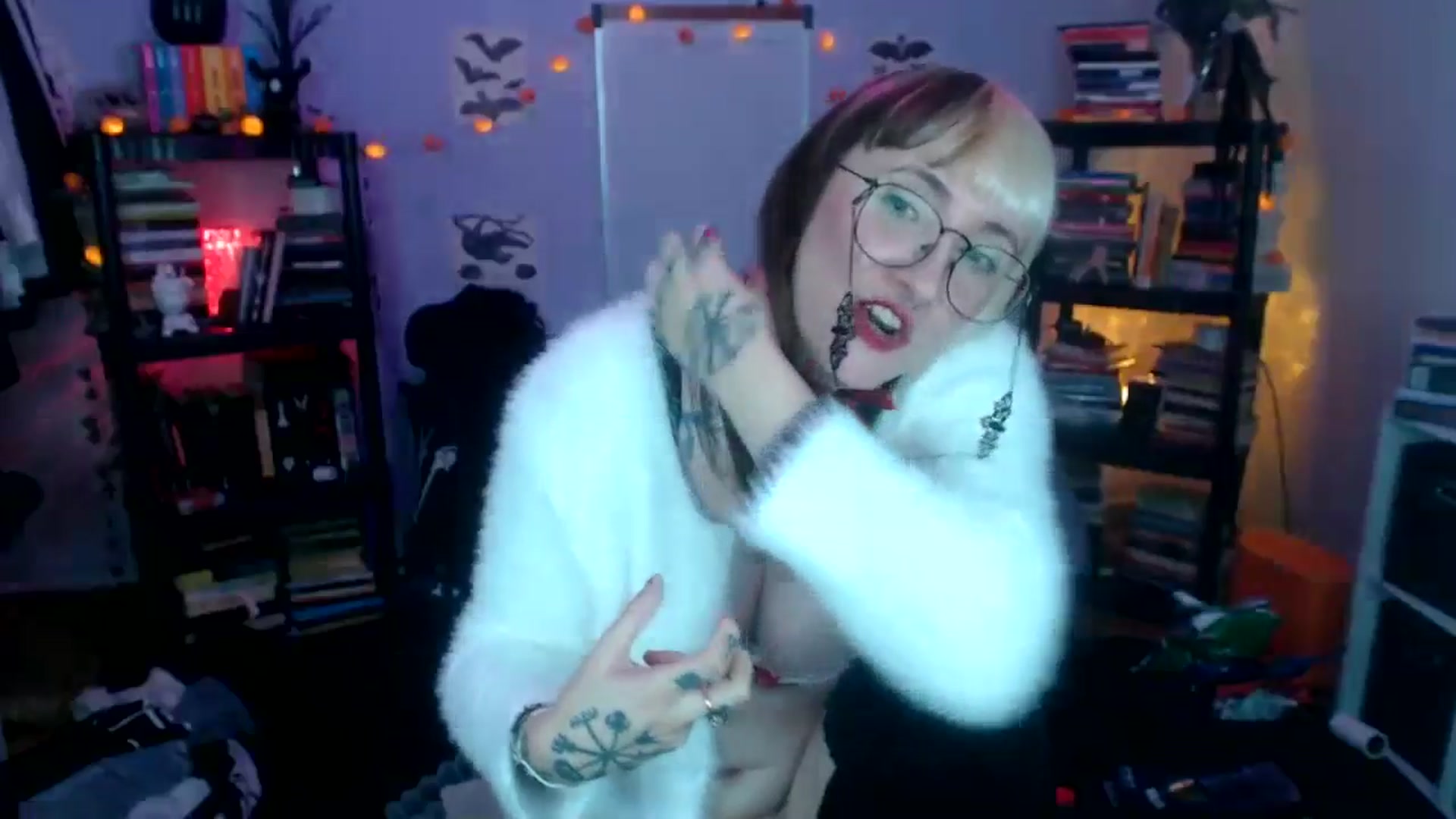 Gallery image thumbnail from AxeHallow's myfreecams stream on, 10/17/2024, 04:48 image 19 of 20