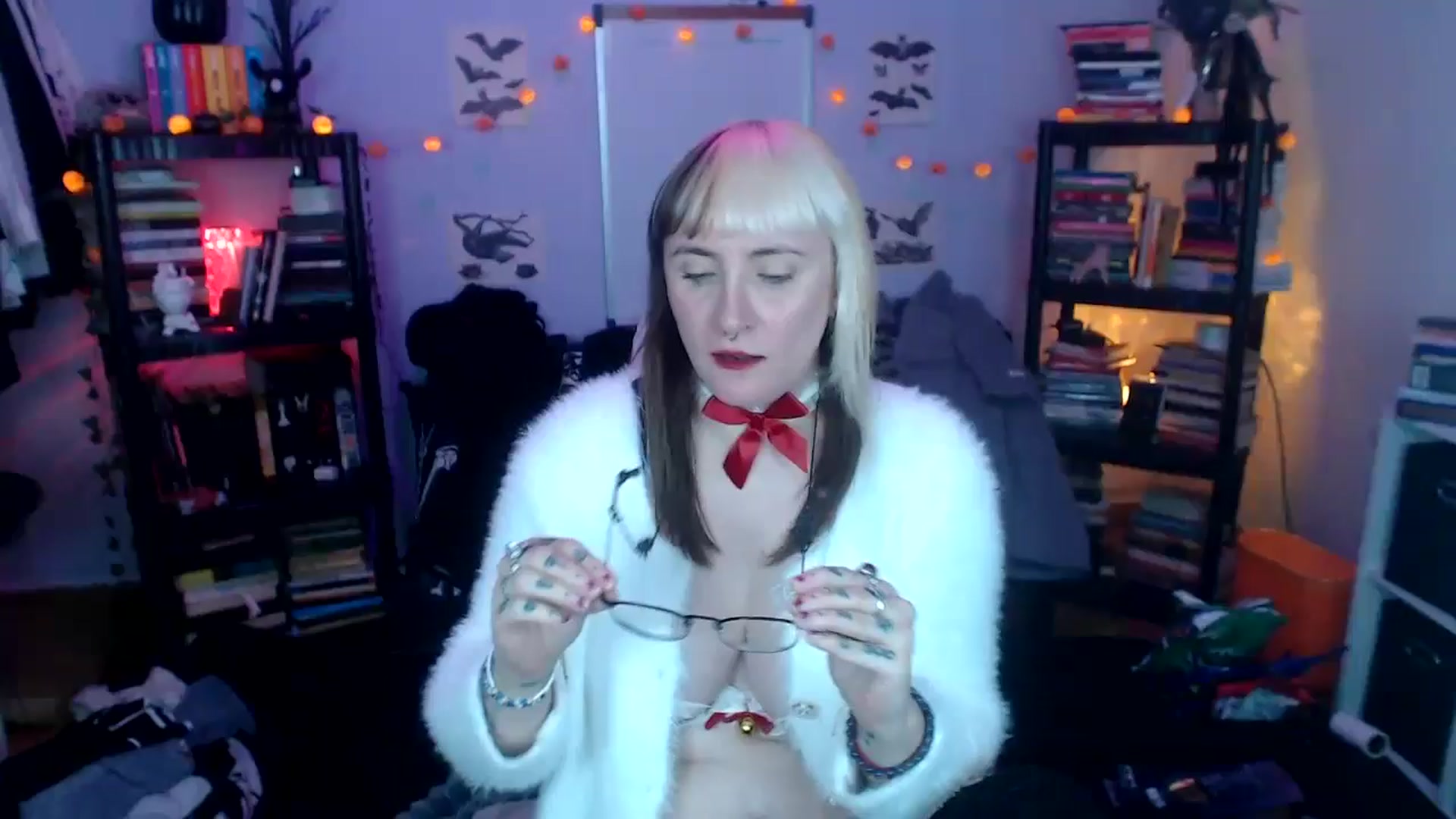 Gallery image thumbnail from AxeHallow's myfreecams stream on, 10/17/2024, 04:48 image 1 of 20