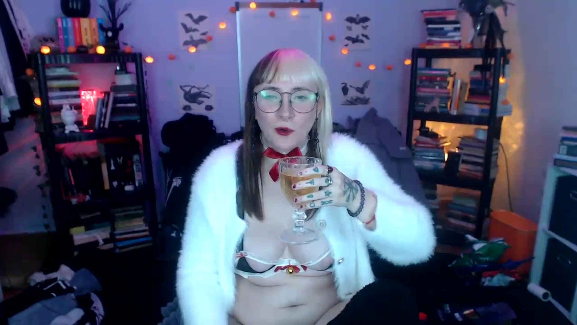 Gallery image thumbnail from AxeHallow's myfreecams stream on, 10/17/2024, 05:25 image 5 of 20