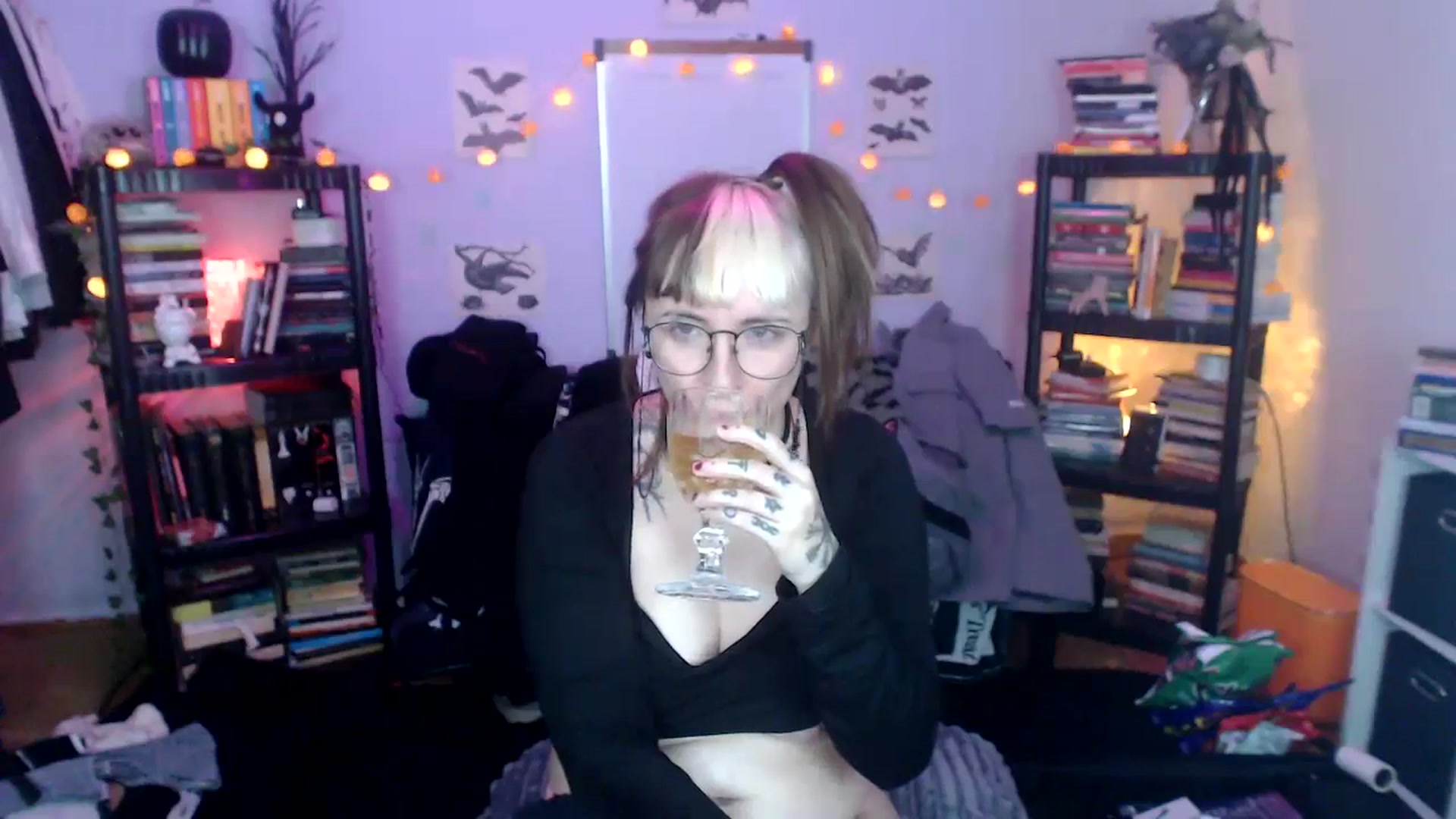 Gallery image thumbnail from AxeHallow's myfreecams stream on, 10/17/2024, 11:13 image 11 of 20