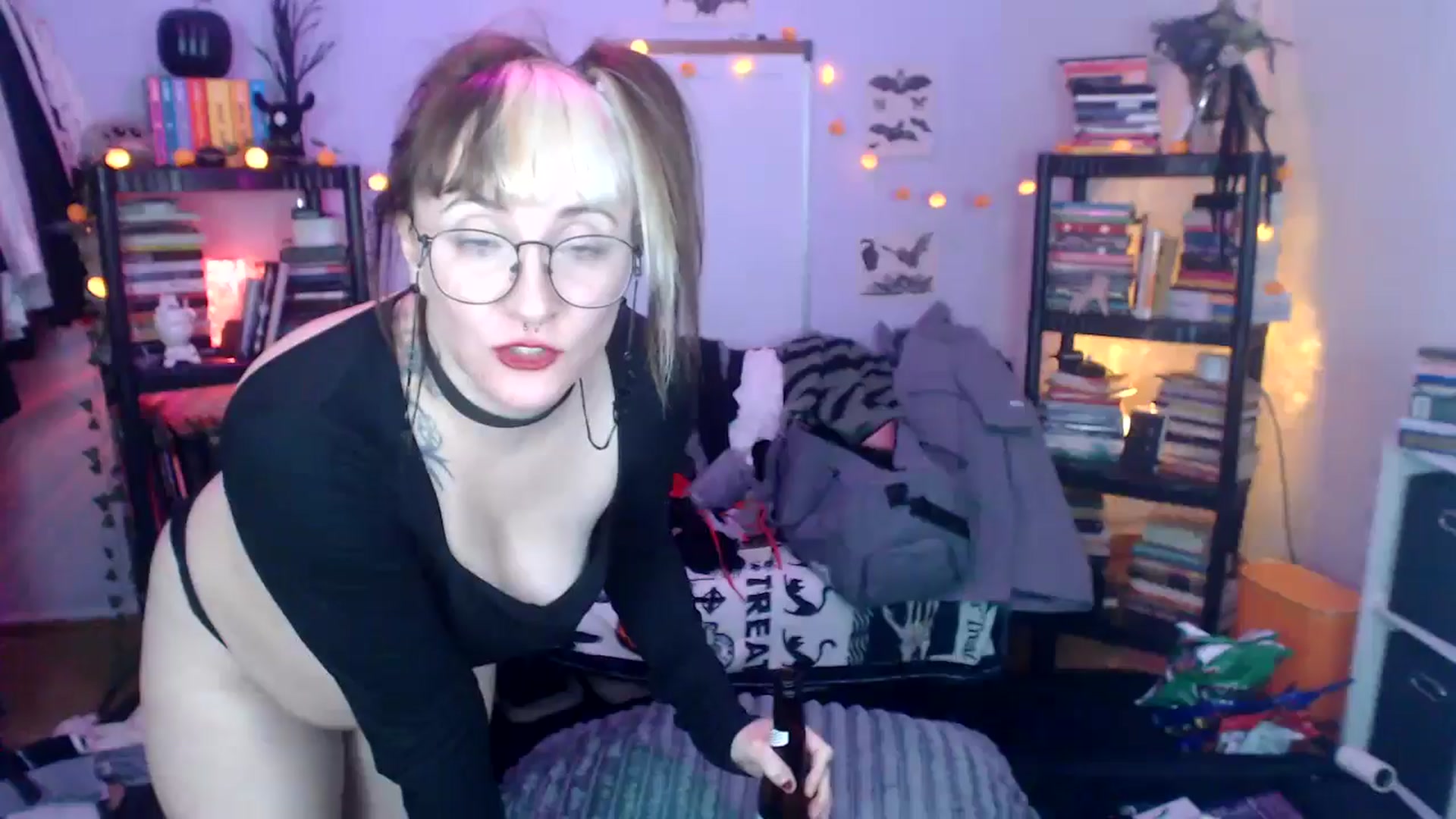 Gallery image thumbnail from AxeHallow's myfreecams stream on, 10/17/2024, 11:13 image 2 of 20