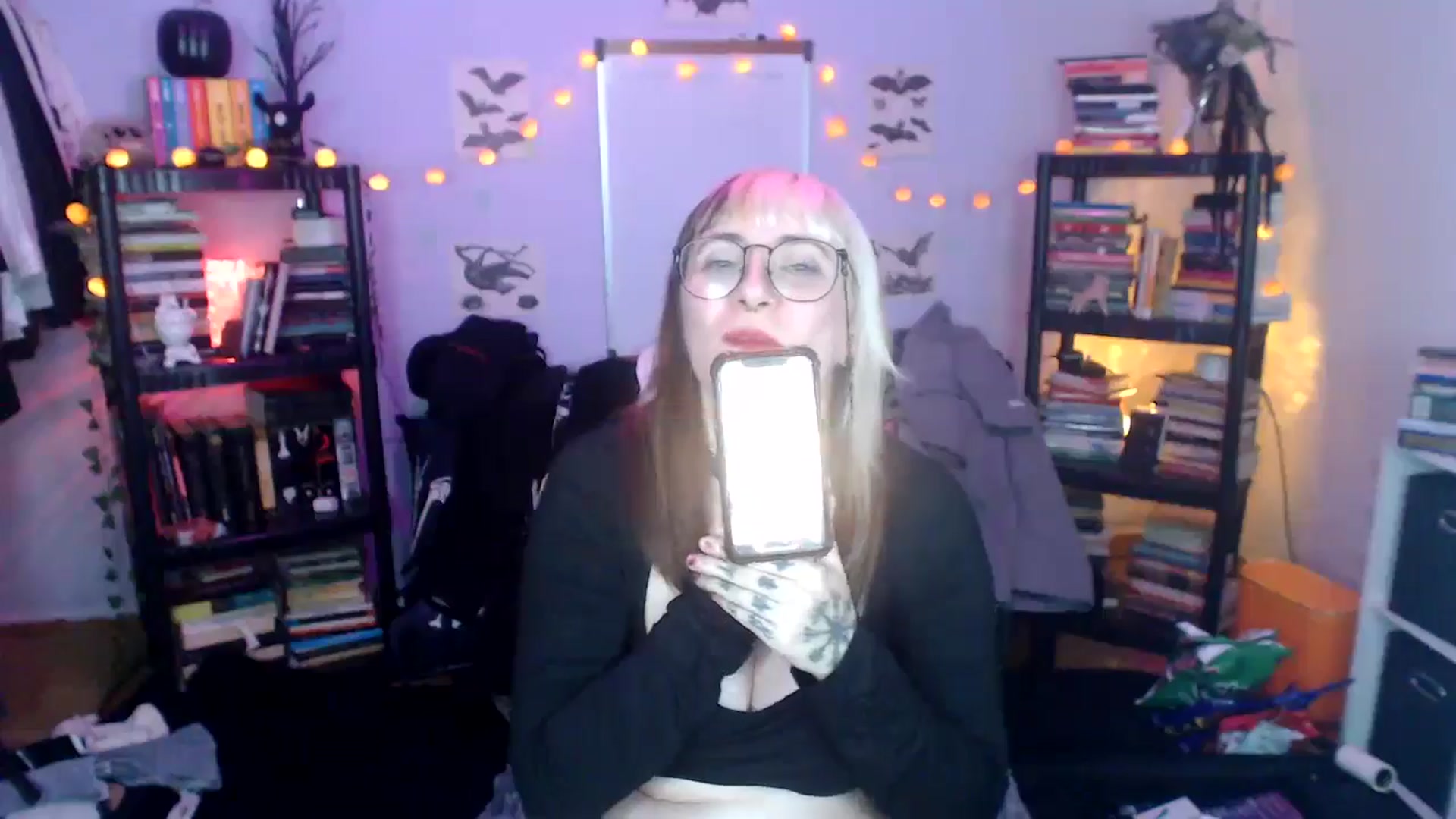 Gallery image thumbnail from AxeHallow's myfreecams stream on, 10/17/2024, 11:13 image 18 of 20