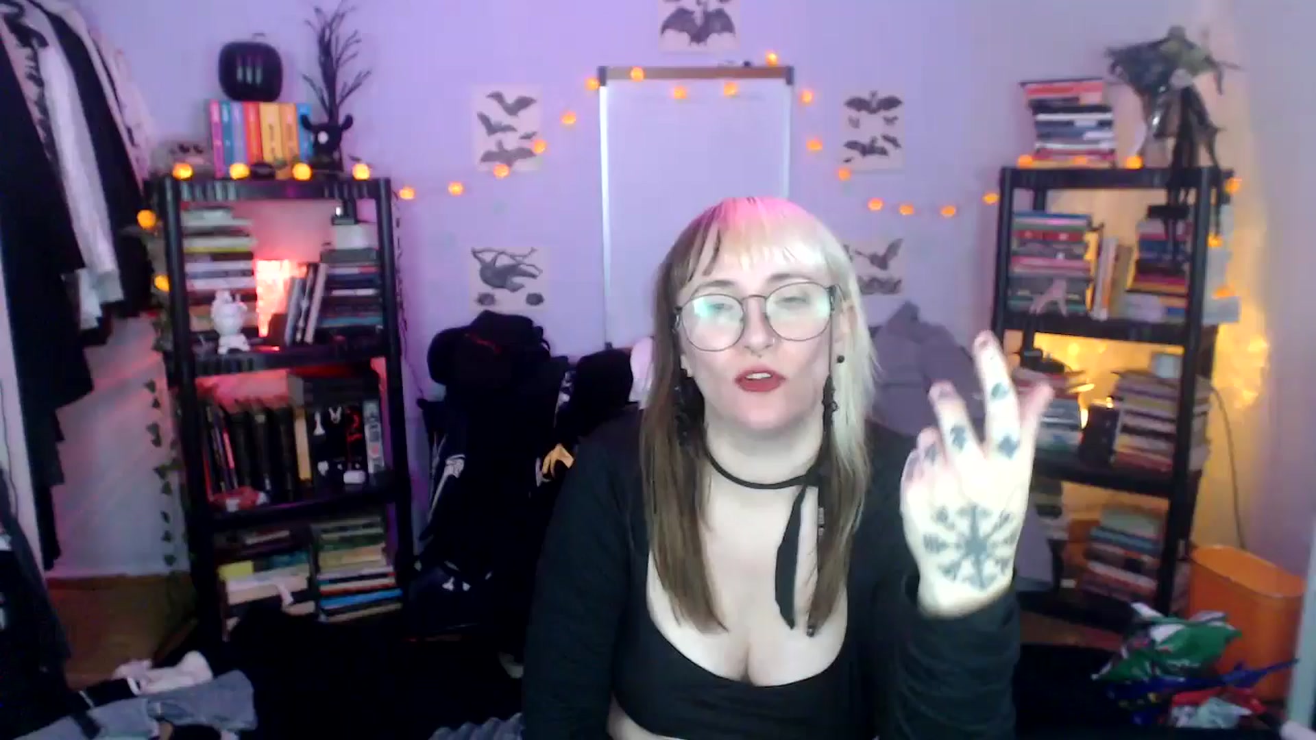 Gallery image thumbnail from AxeHallow's myfreecams stream on, 10/17/2024, 11:59 image 18 of 20