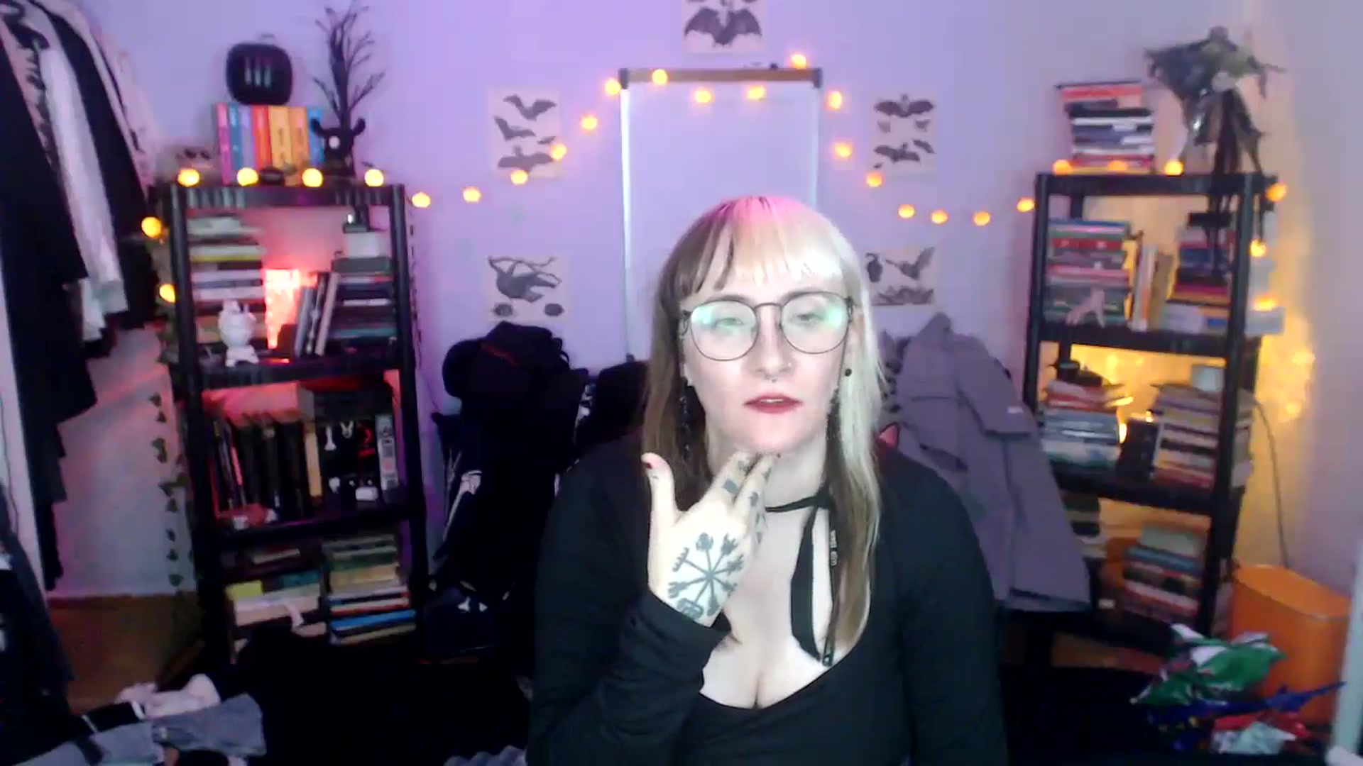 Gallery image thumbnail from AxeHallow's myfreecams stream on, 10/17/2024, 11:59 image 19 of 20