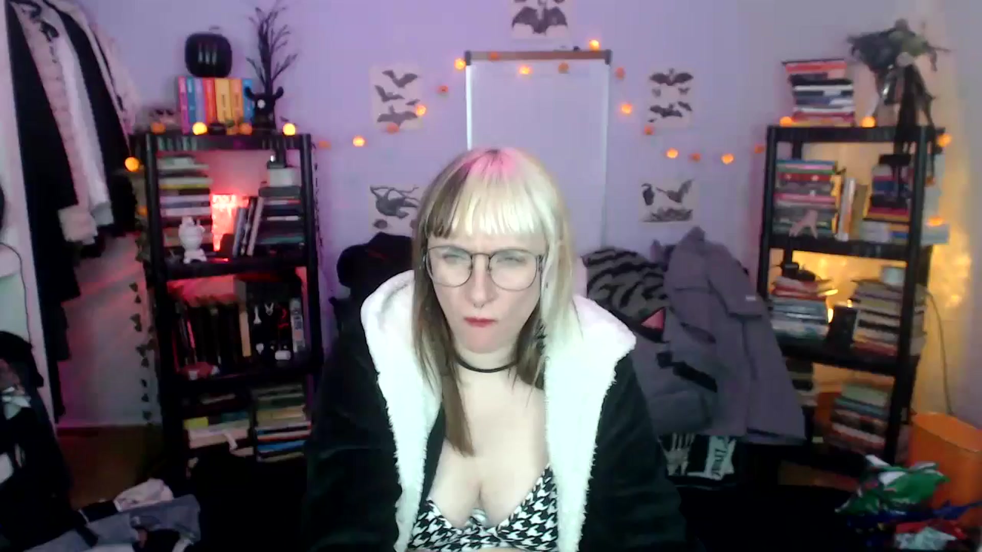 Gallery image thumbnail from AxeHallow's myfreecams stream on, 10/17/2024, 13:15 image 13 of 20