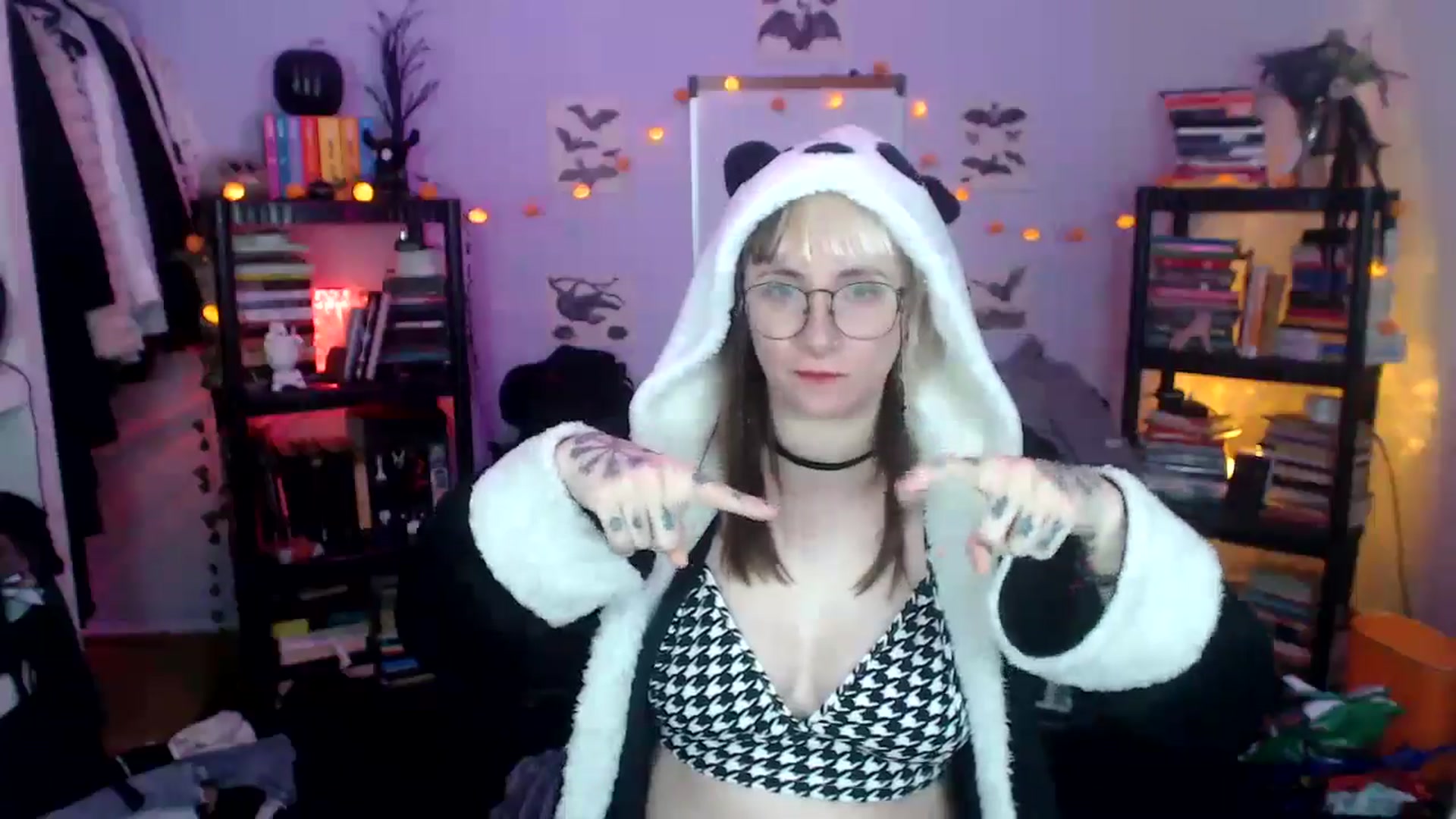 Gallery image thumbnail from AxeHallow's myfreecams stream on, 10/17/2024, 13:15 image 15 of 20