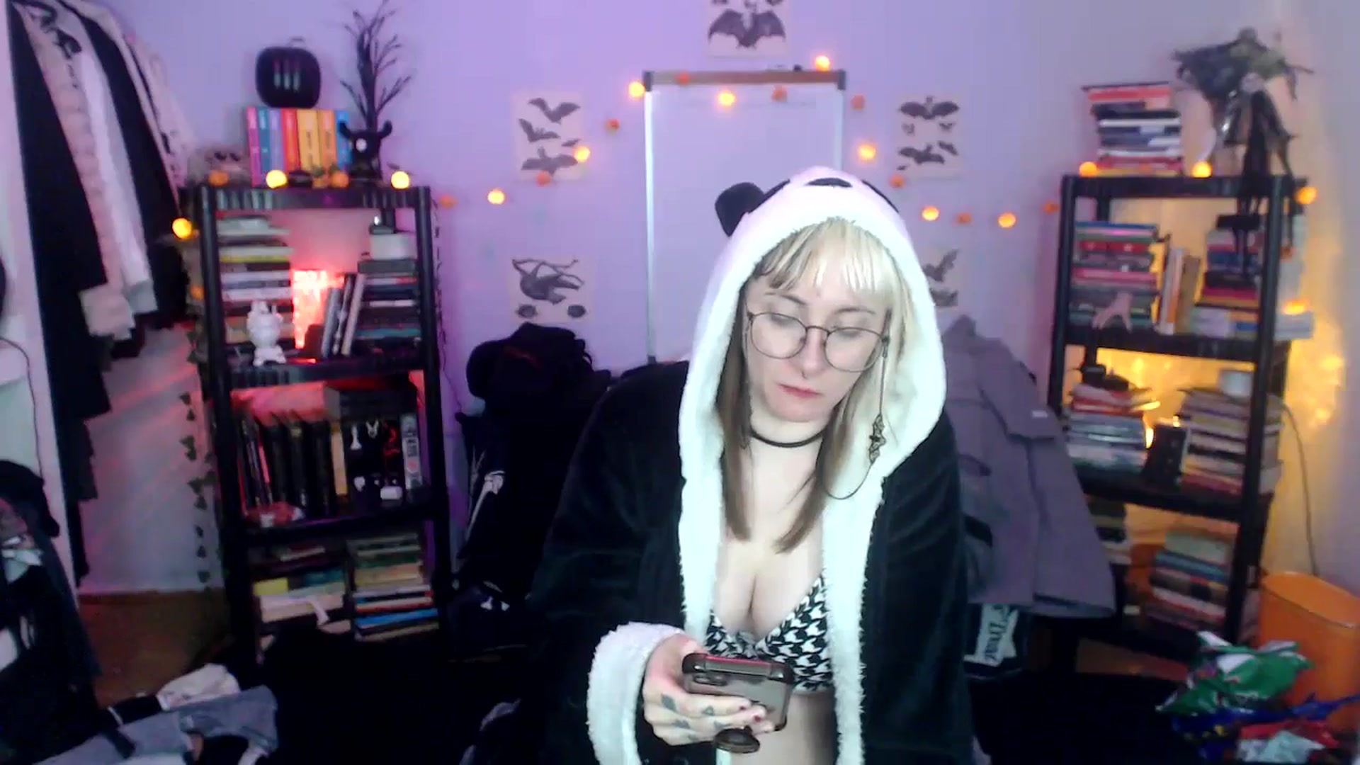Gallery image thumbnail from AxeHallow's myfreecams stream on, 10/17/2024, 13:58 image 3 of 20