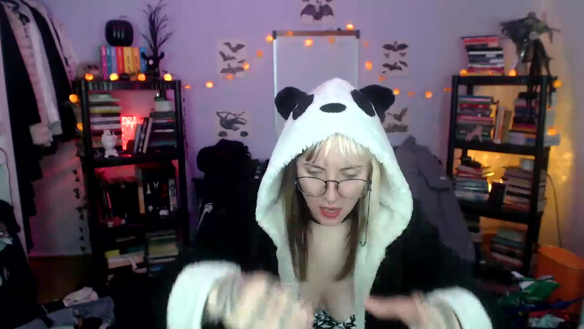 Gallery image thumbnail from AxeHallow's myfreecams stream on, 10/17/2024, 13:58 image 14 of 20