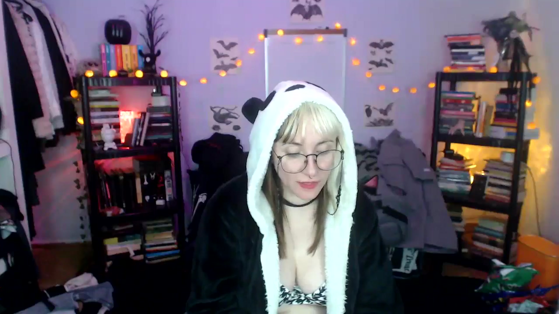 Gallery image thumbnail from AxeHallow's myfreecams stream on, 10/17/2024, 13:58 image 11 of 20
