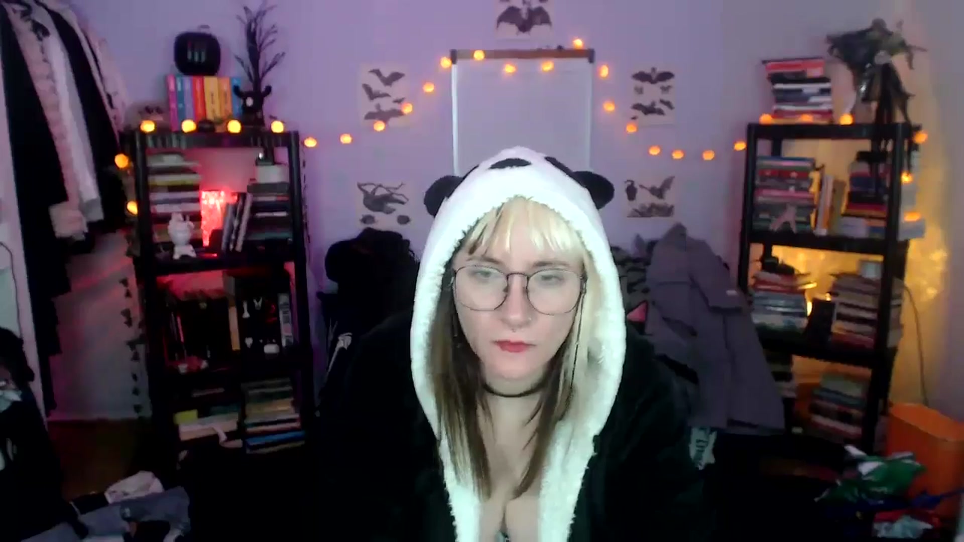 Gallery image thumbnail from AxeHallow's myfreecams stream on, 10/17/2024, 13:58 image 17 of 20