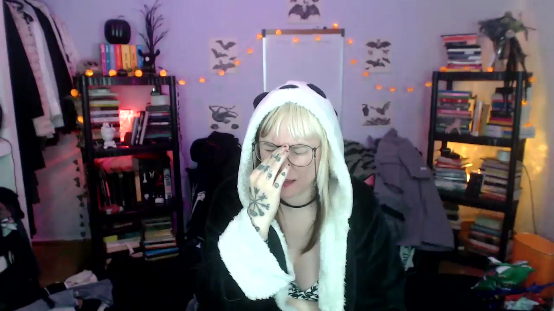 Gallery image thumbnail from AxeHallow's myfreecams stream on, 10/17/2024, 13:58 image 7 of 20