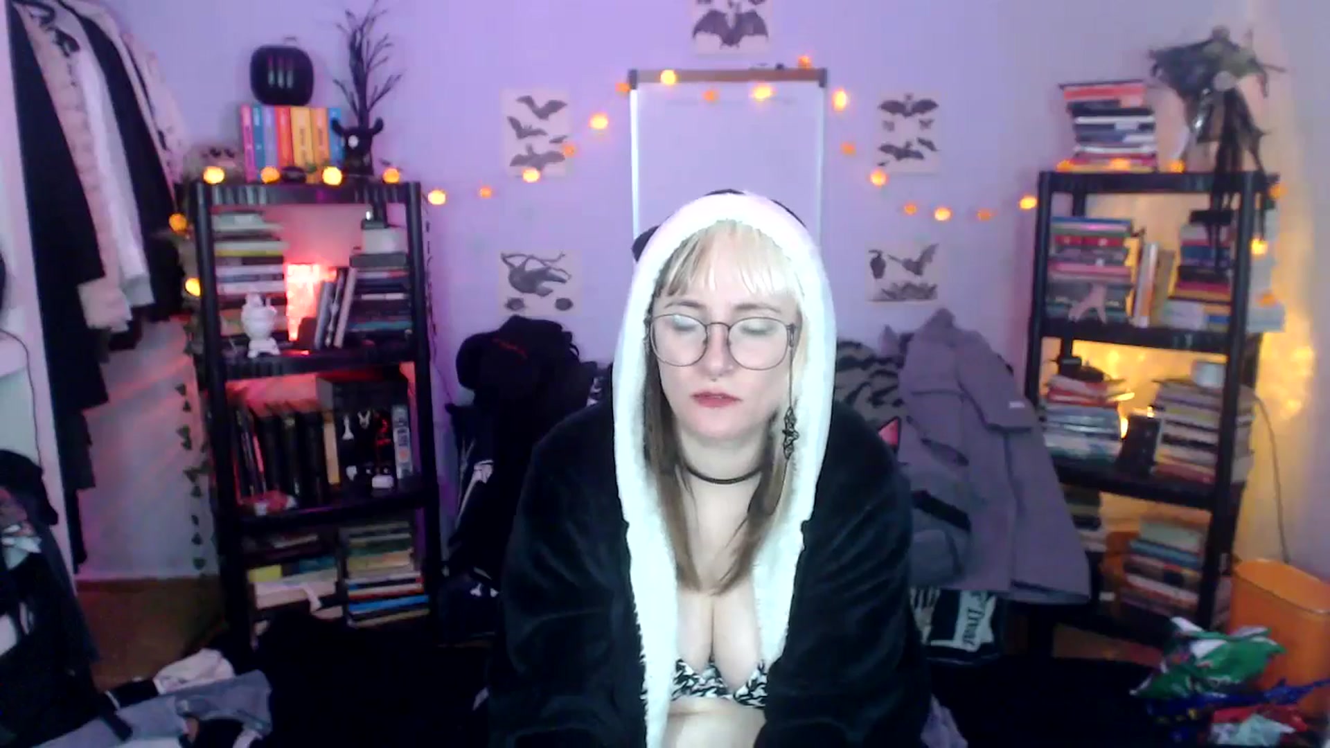 Gallery image thumbnail from AxeHallow's myfreecams stream on, 10/17/2024, 13:58 image 4 of 20