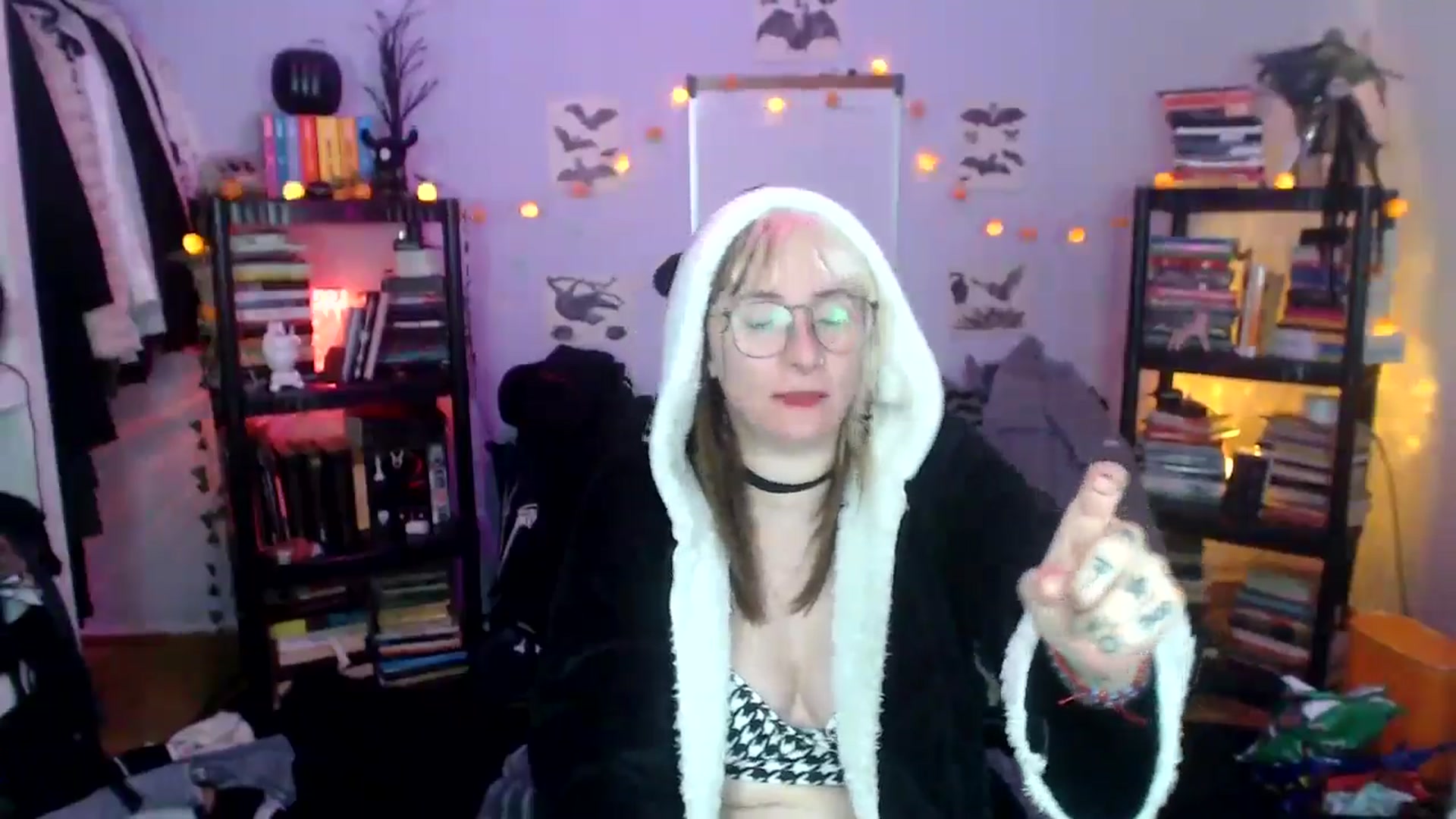 Gallery image thumbnail from AxeHallow's myfreecams stream on, 10/17/2024, 13:58 image 10 of 20