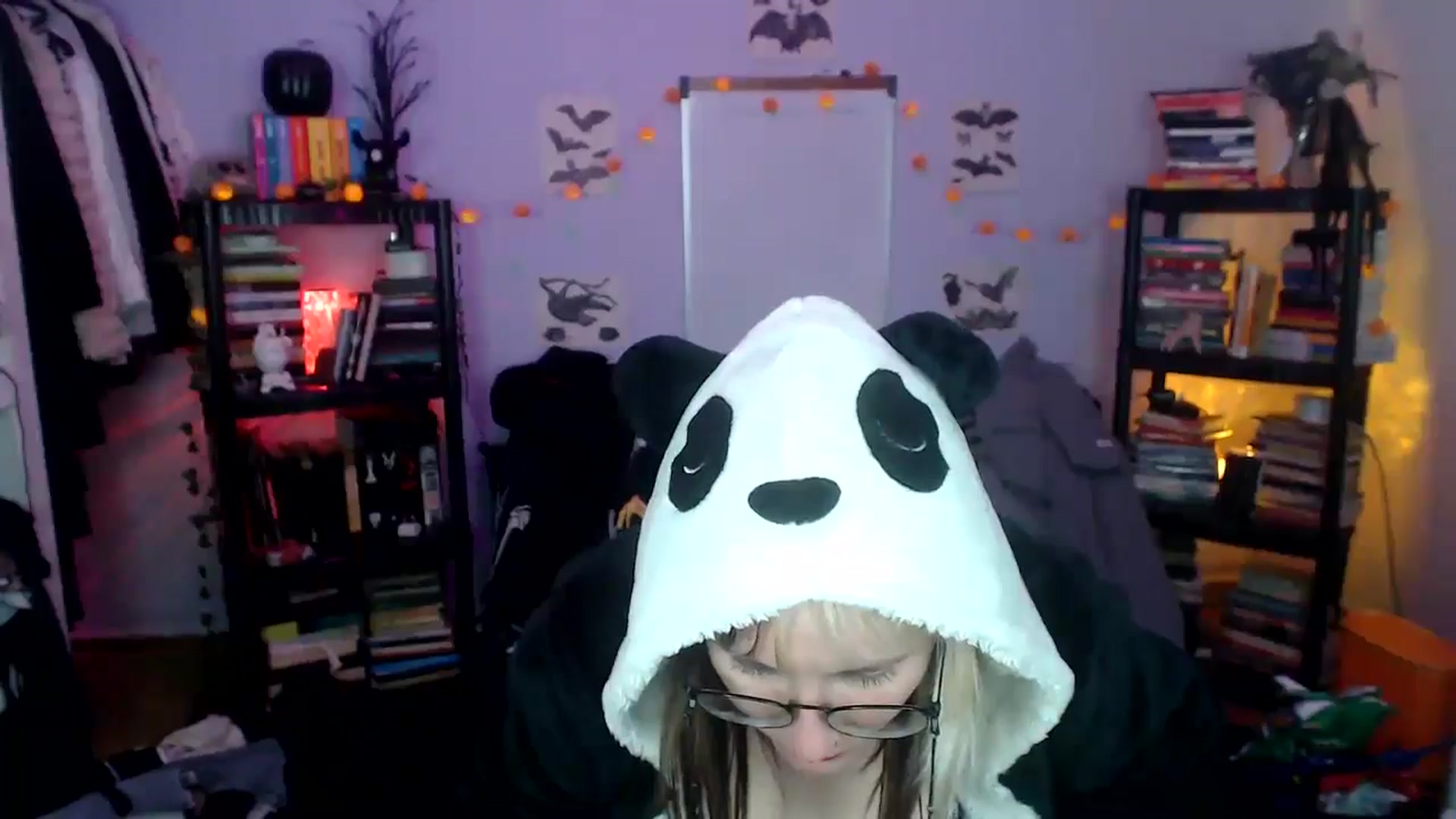 Gallery image thumbnail from AxeHallow's myfreecams stream on, 10/17/2024, 13:58 image 13 of 20