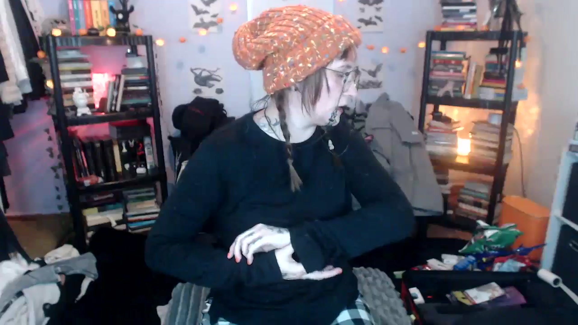 Gallery image thumbnail from AxeHallow's myfreecams stream on, 10/20/2024, 24:13 image 14 of 20