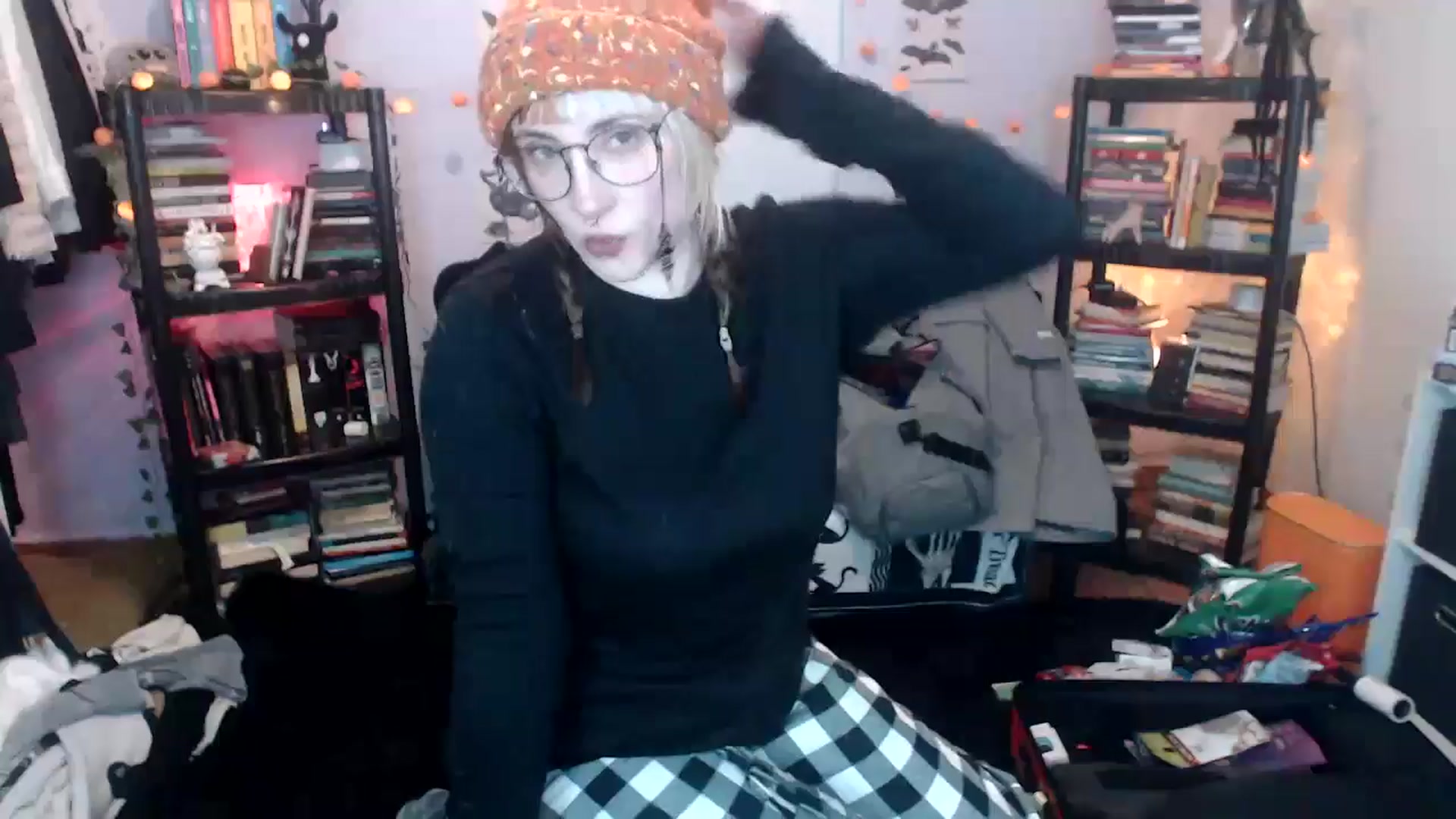 Gallery image thumbnail from AxeHallow's myfreecams stream on, 10/20/2024, 24:13 image 1 of 20