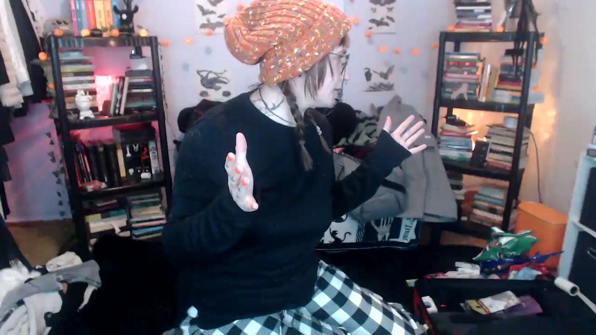 Gallery image thumbnail from AxeHallow's myfreecams stream on, 10/20/2024, 24:13 image 3 of 20