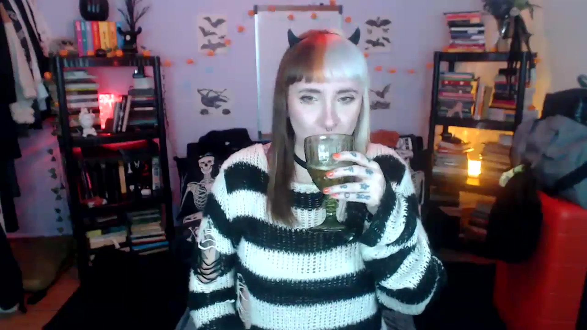Gallery image thumbnail from AxeHallow's myfreecams stream on, 10/22/2024, 05:38 image 5 of 20
