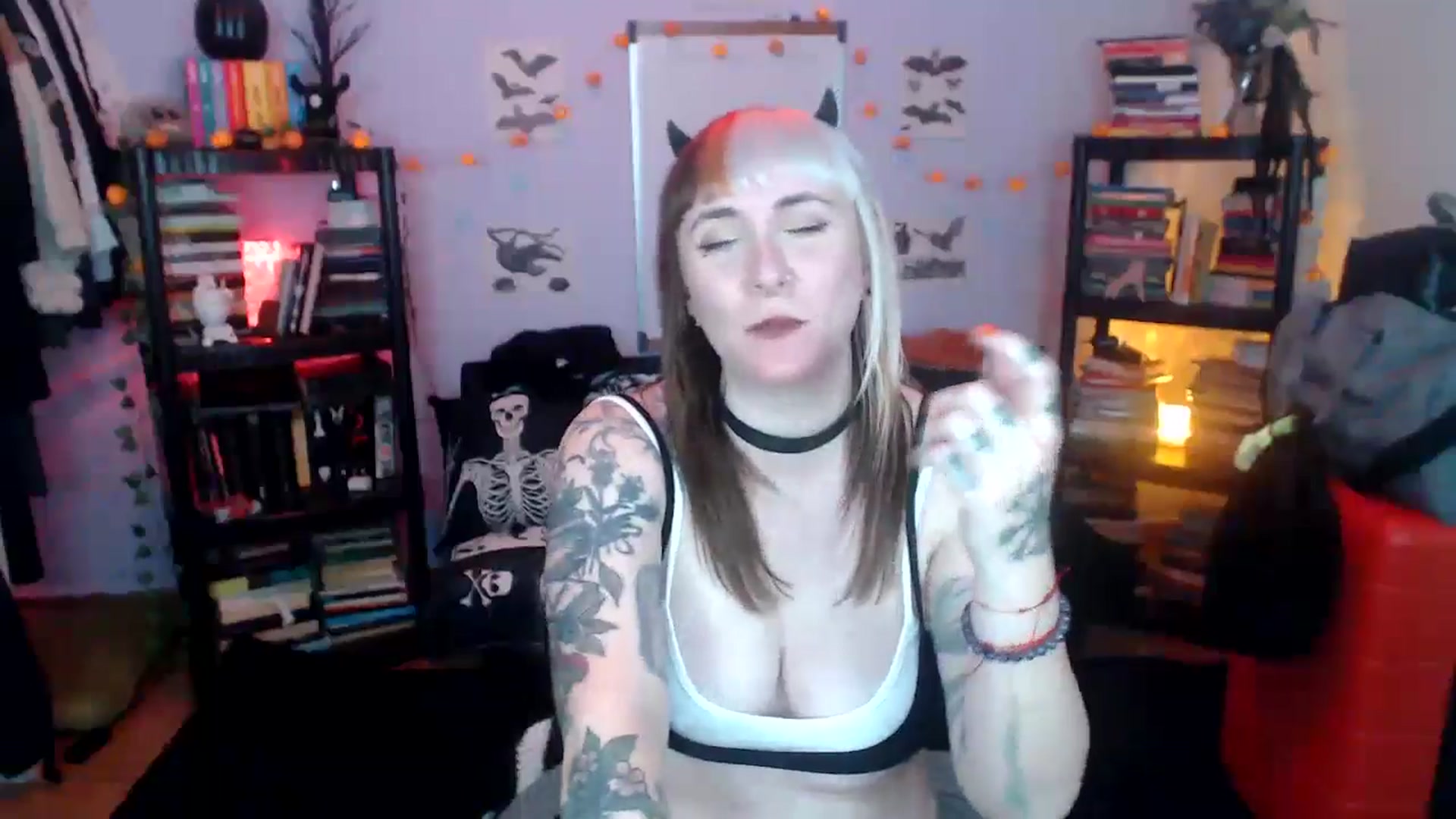 Gallery image thumbnail from AxeHallow's myfreecams stream on, 10/22/2024, 09:51 image 9 of 20