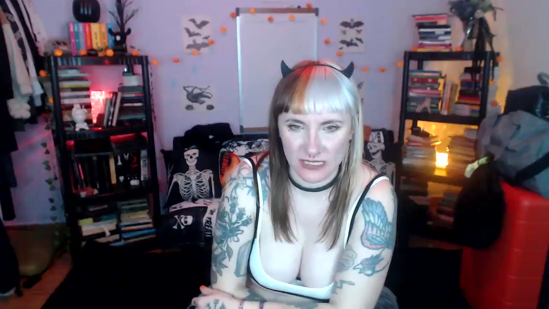 Gallery image thumbnail from AxeHallow's myfreecams stream on, 10/22/2024, 09:51 image 15 of 20