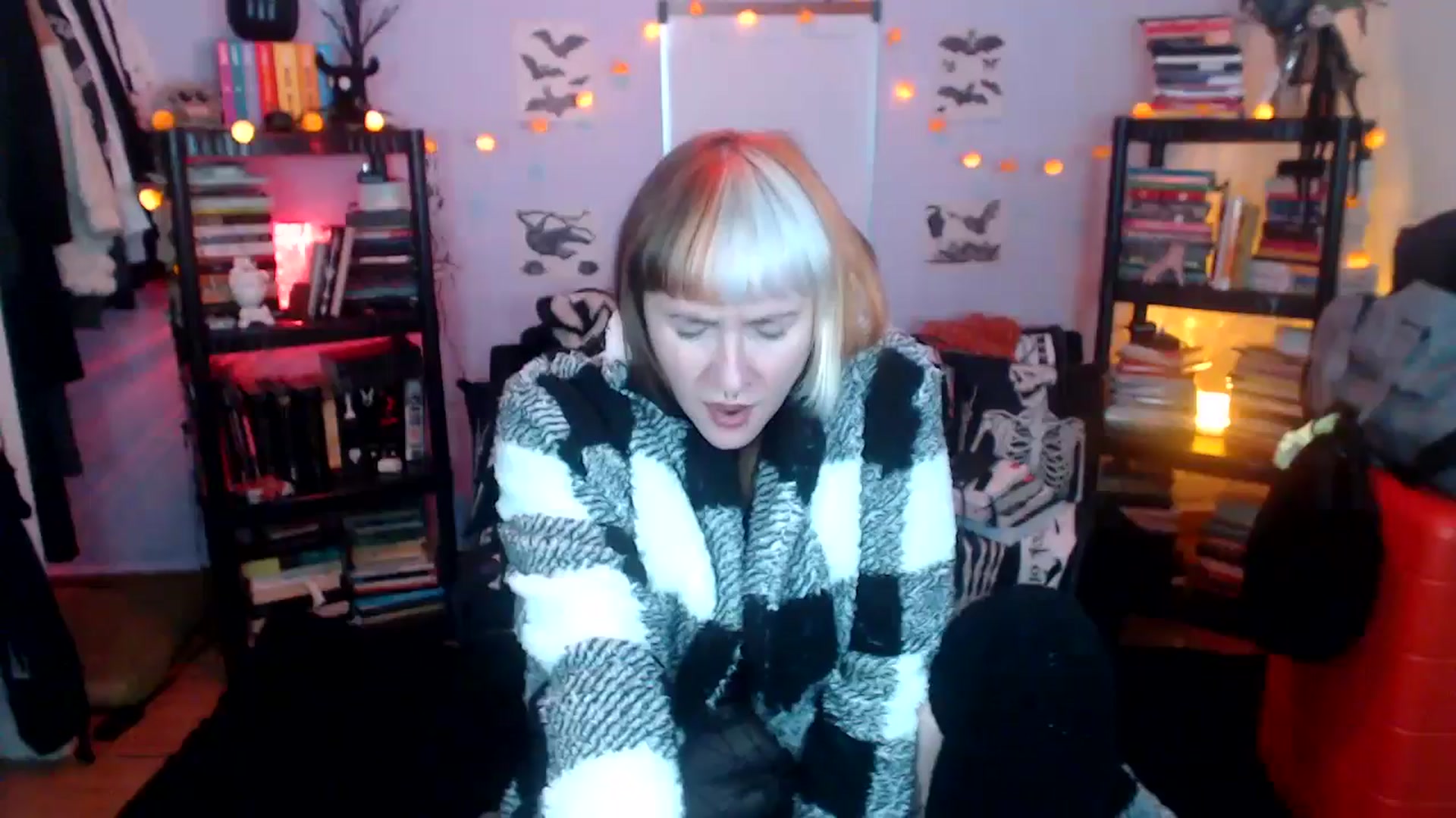 Gallery image thumbnail from AxeHallow's myfreecams stream on, 10/24/2024, 24:33 image 8 of 20