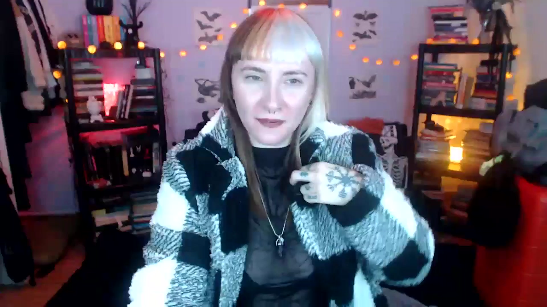 Gallery image thumbnail from AxeHallow's myfreecams stream on, 10/24/2024, 24:33 image 2 of 20