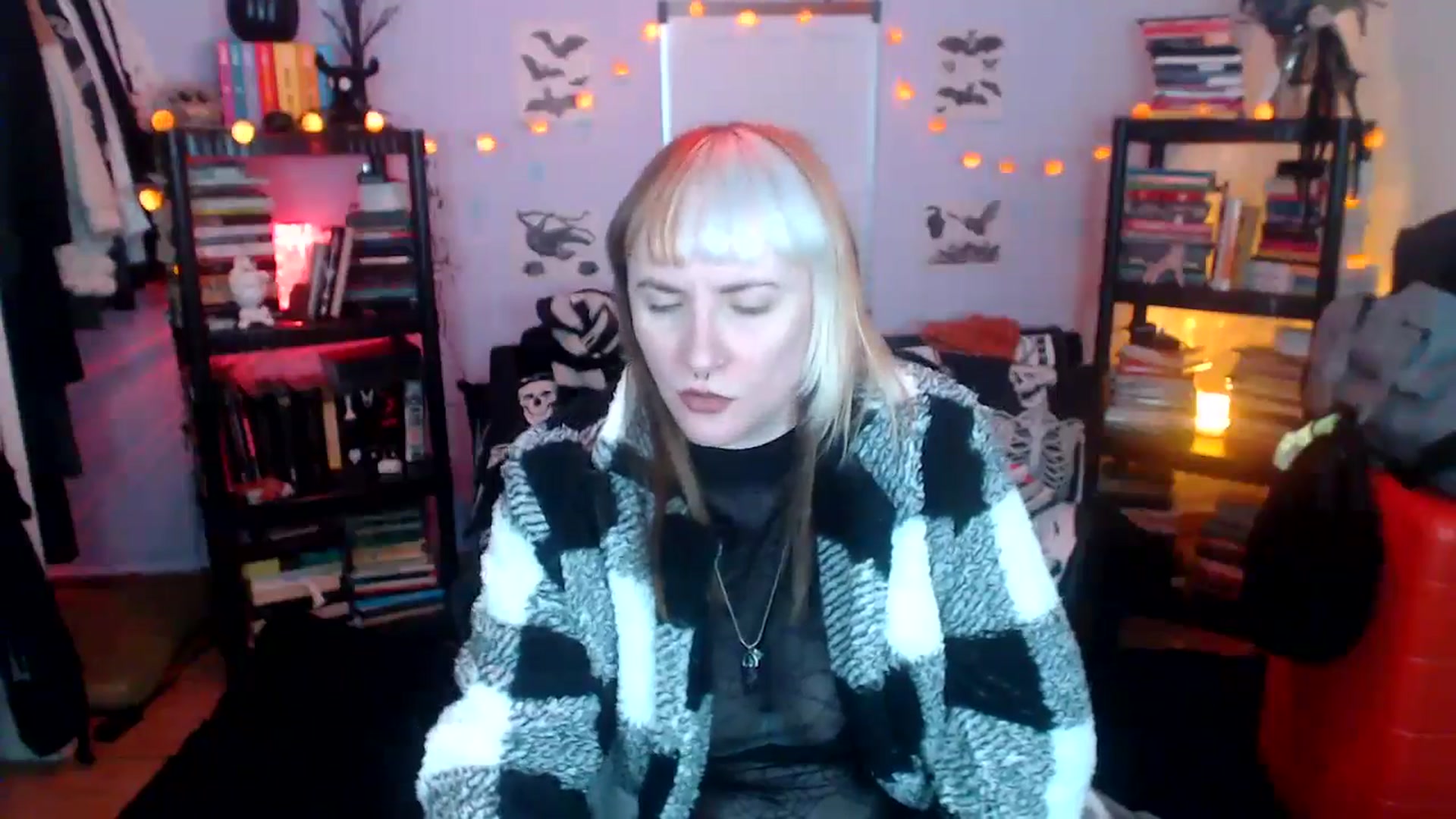 Gallery image thumbnail from AxeHallow's myfreecams stream on, 10/24/2024, 24:33 image 19 of 20