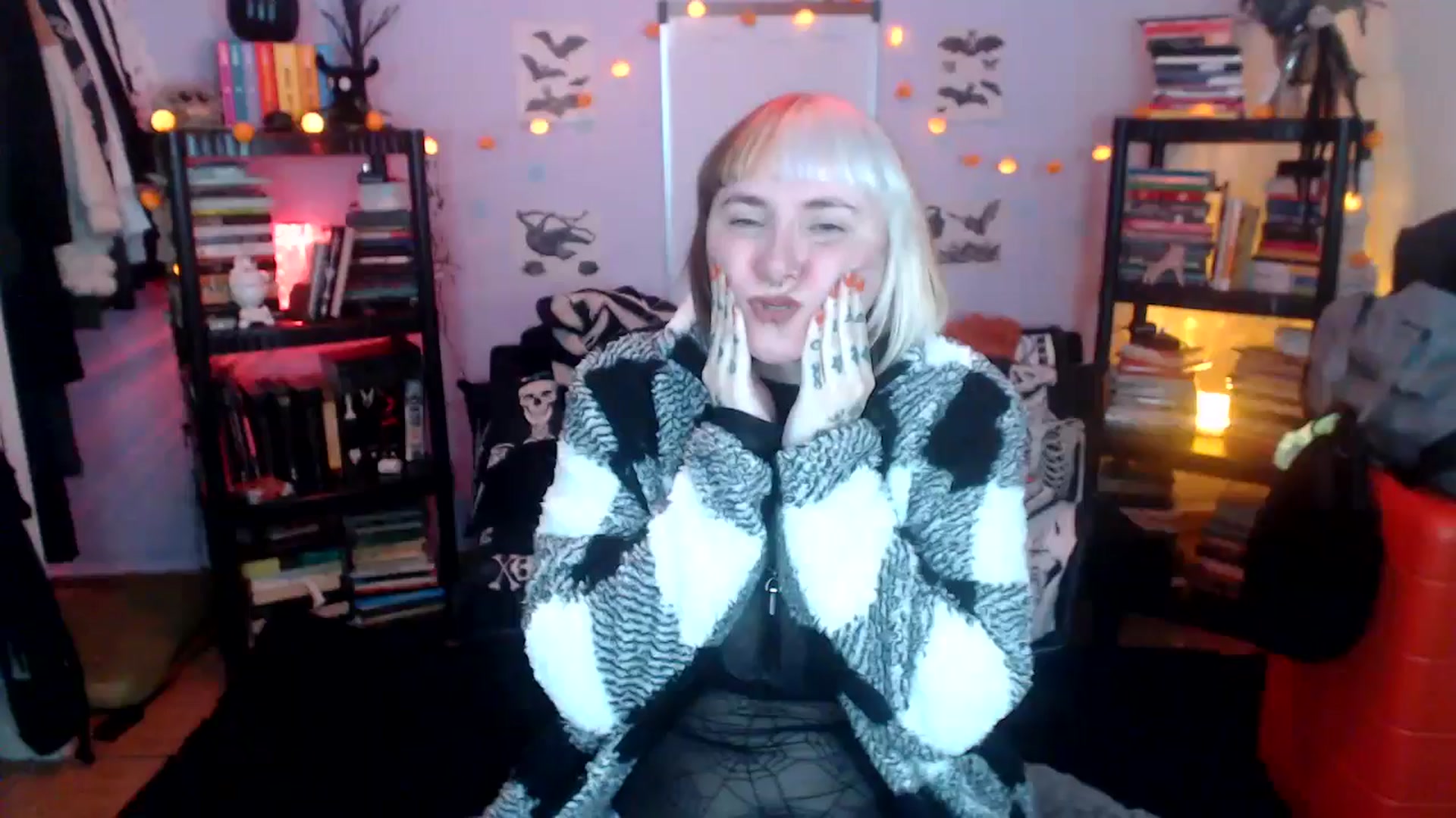 Gallery image thumbnail from AxeHallow's myfreecams stream on, 10/24/2024, 24:33 image 10 of 20