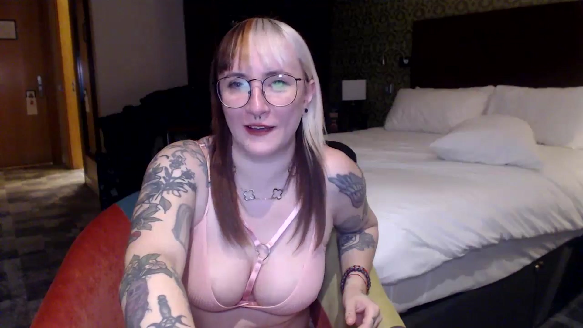 Gallery image thumbnail from AxeHallow's myfreecams stream on, 11/05/2024, 23:46 image 2 of 20