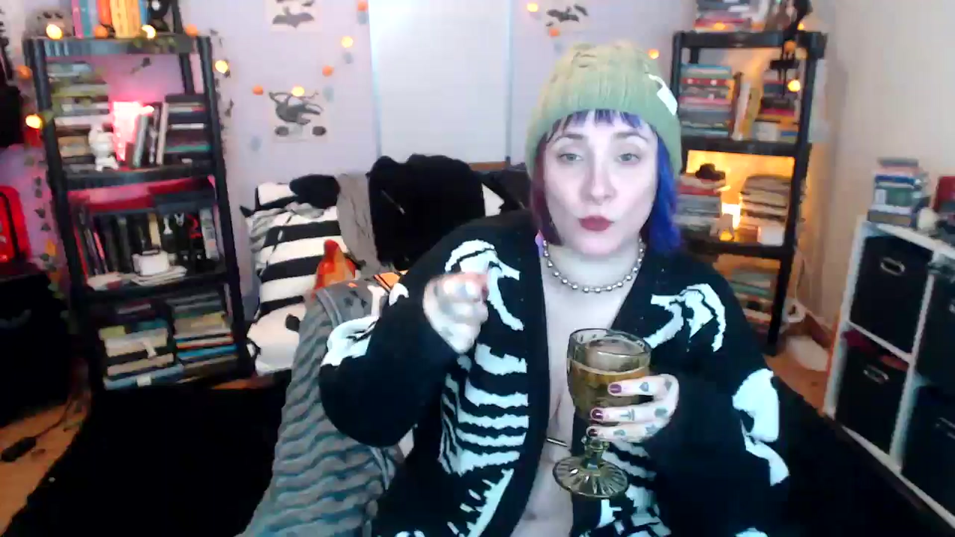 Gallery image thumbnail from AxeHallow's myfreecams stream on, 12/13/2024, 06:40 image 15 of 20