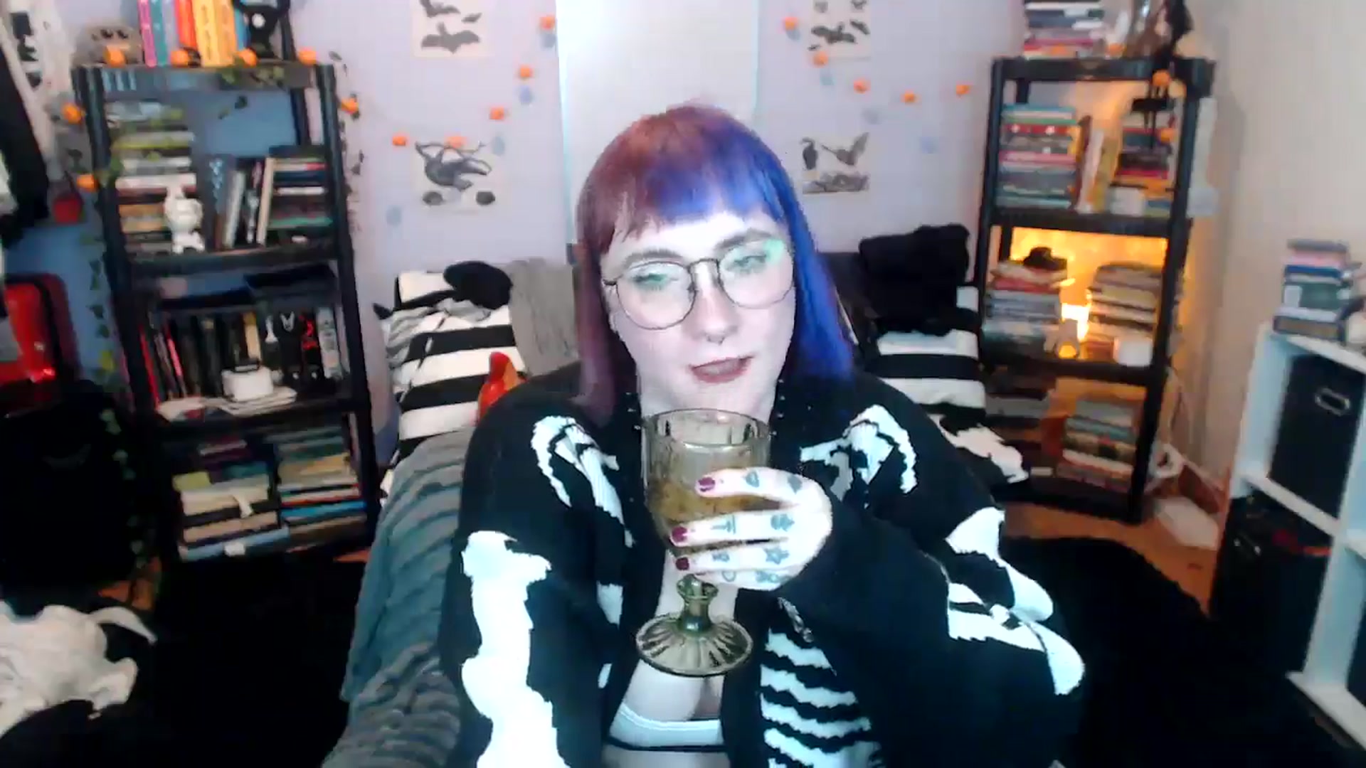Gallery image thumbnail from AxeHallow's myfreecams stream on, 12/16/2024, 02:45 image 12 of 20