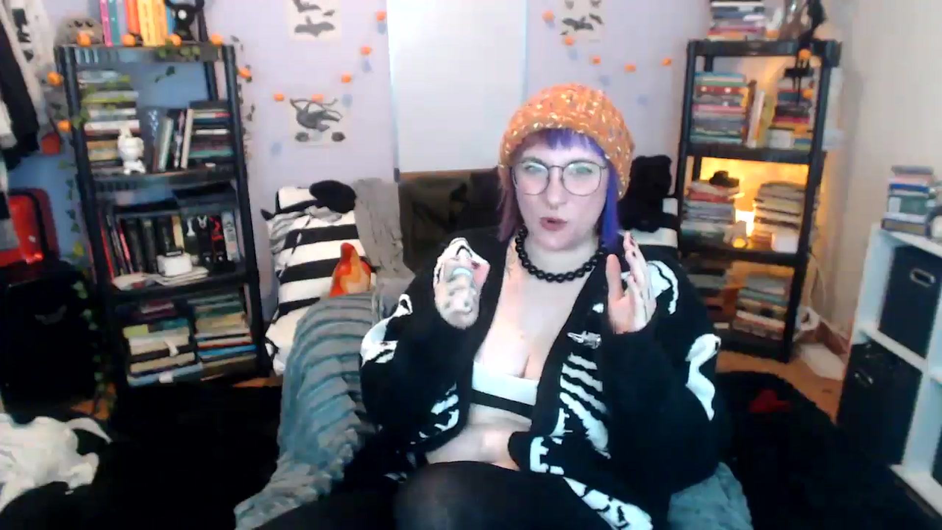 Gallery image thumbnail from AxeHallow's myfreecams stream on, 12/16/2024, 06:36 image 13 of 20
