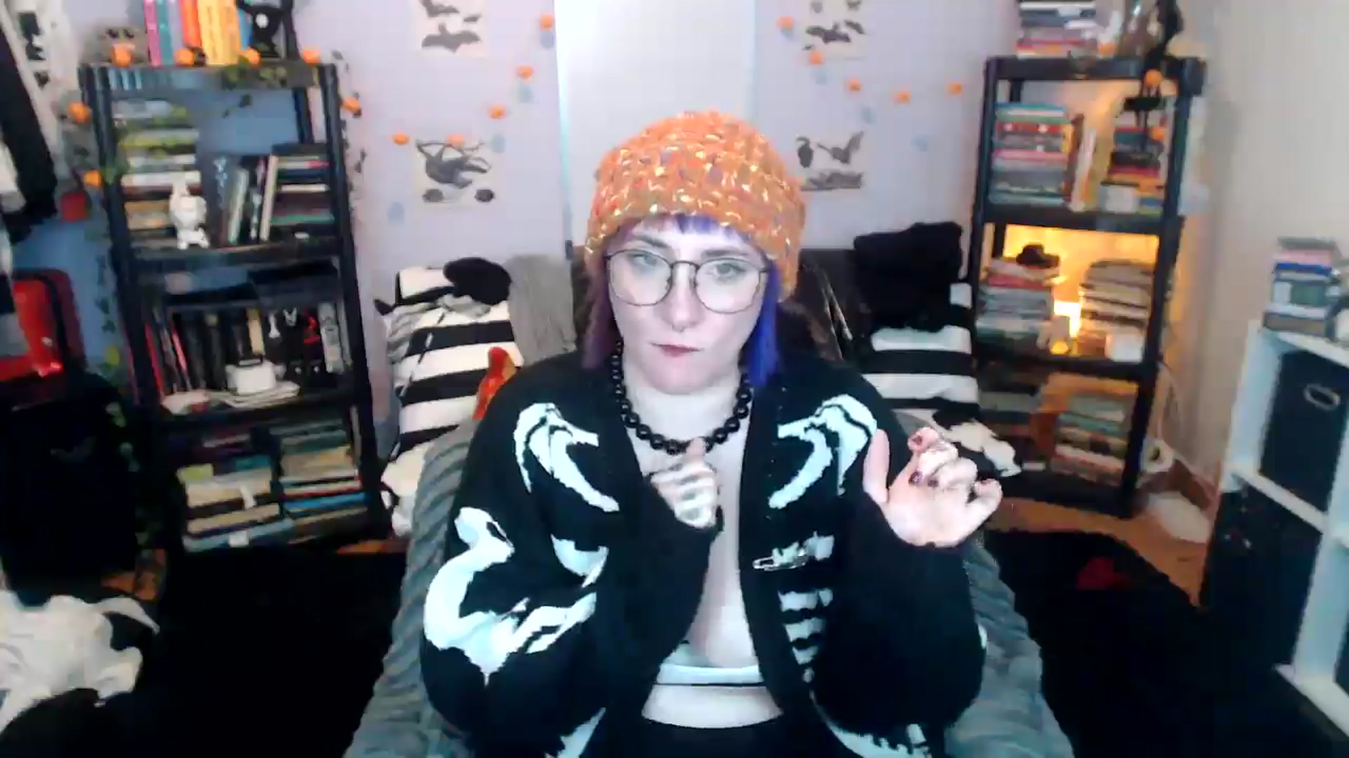 Gallery image thumbnail from AxeHallow's myfreecams stream on, 12/16/2024, 06:36 image 20 of 20