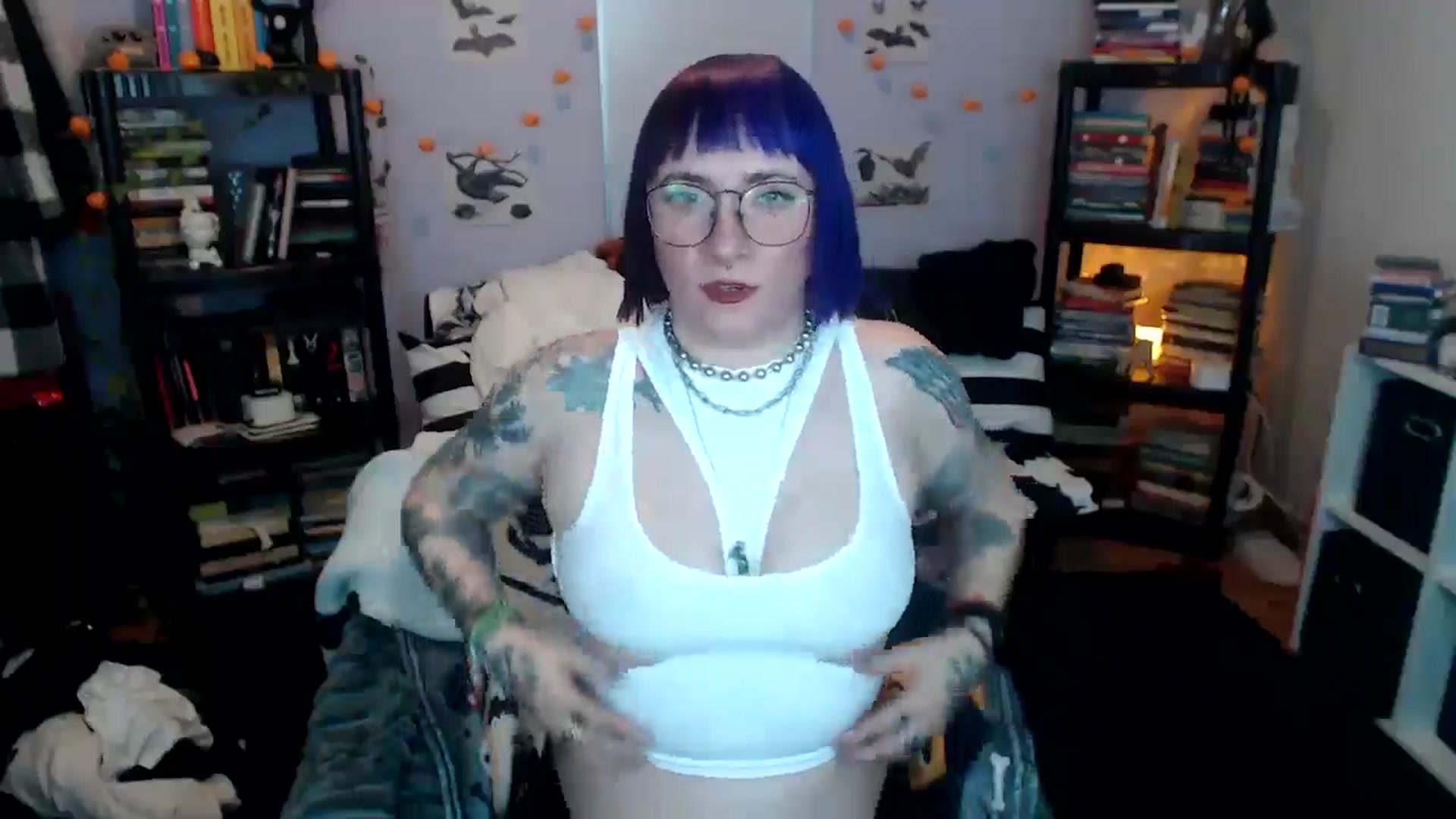 Gallery image thumbnail from AxeHallow's myfreecams stream on, 12/21/2024, 24:00 image 16 of 20