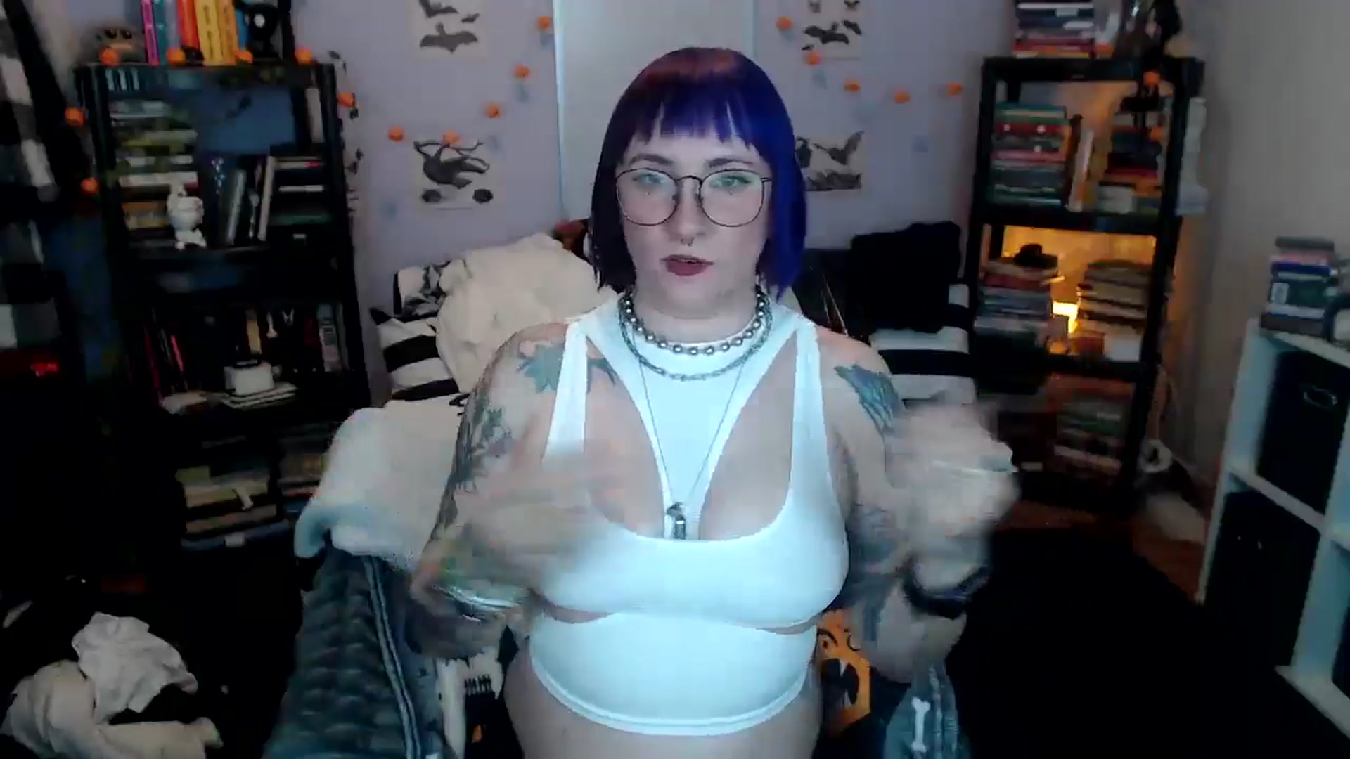 Gallery image thumbnail from AxeHallow's myfreecams stream on, 12/21/2024, 24:00 image 12 of 20