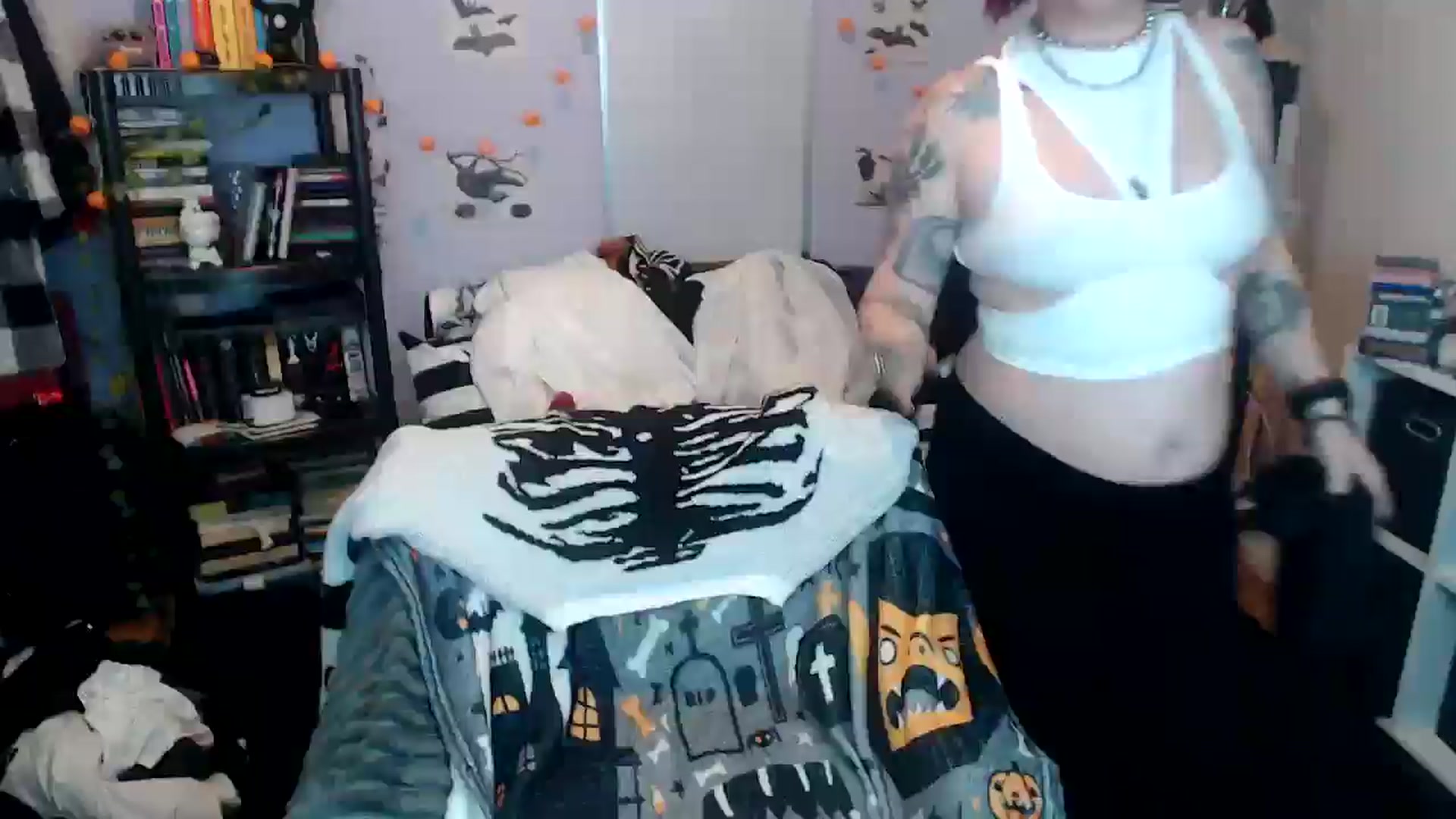 Gallery image thumbnail from AxeHallow's myfreecams stream on, 12/21/2024, 24:00 image 1 of 20