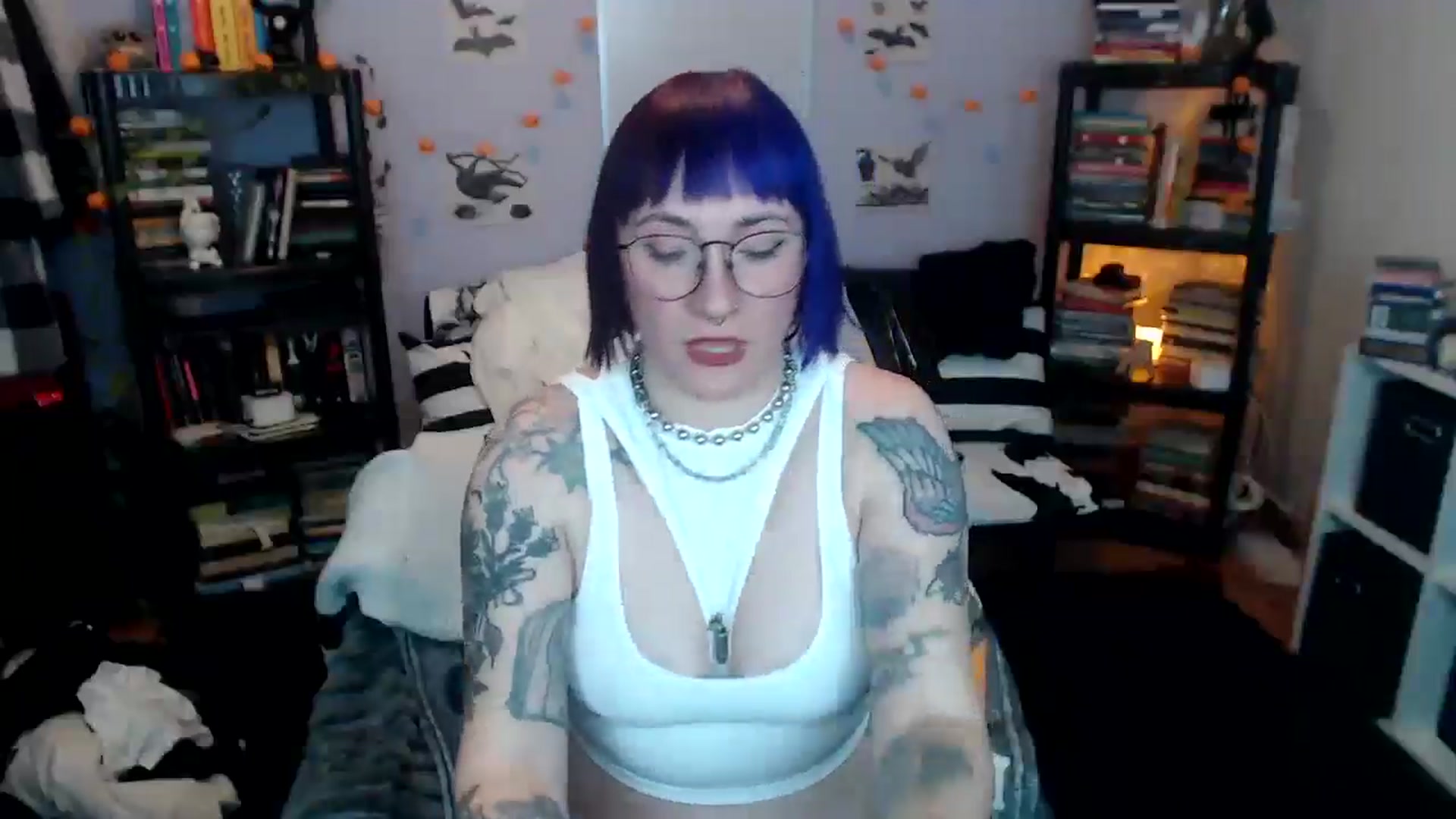 Gallery image thumbnail from AxeHallow's myfreecams stream on, 12/21/2024, 24:00 image 14 of 20