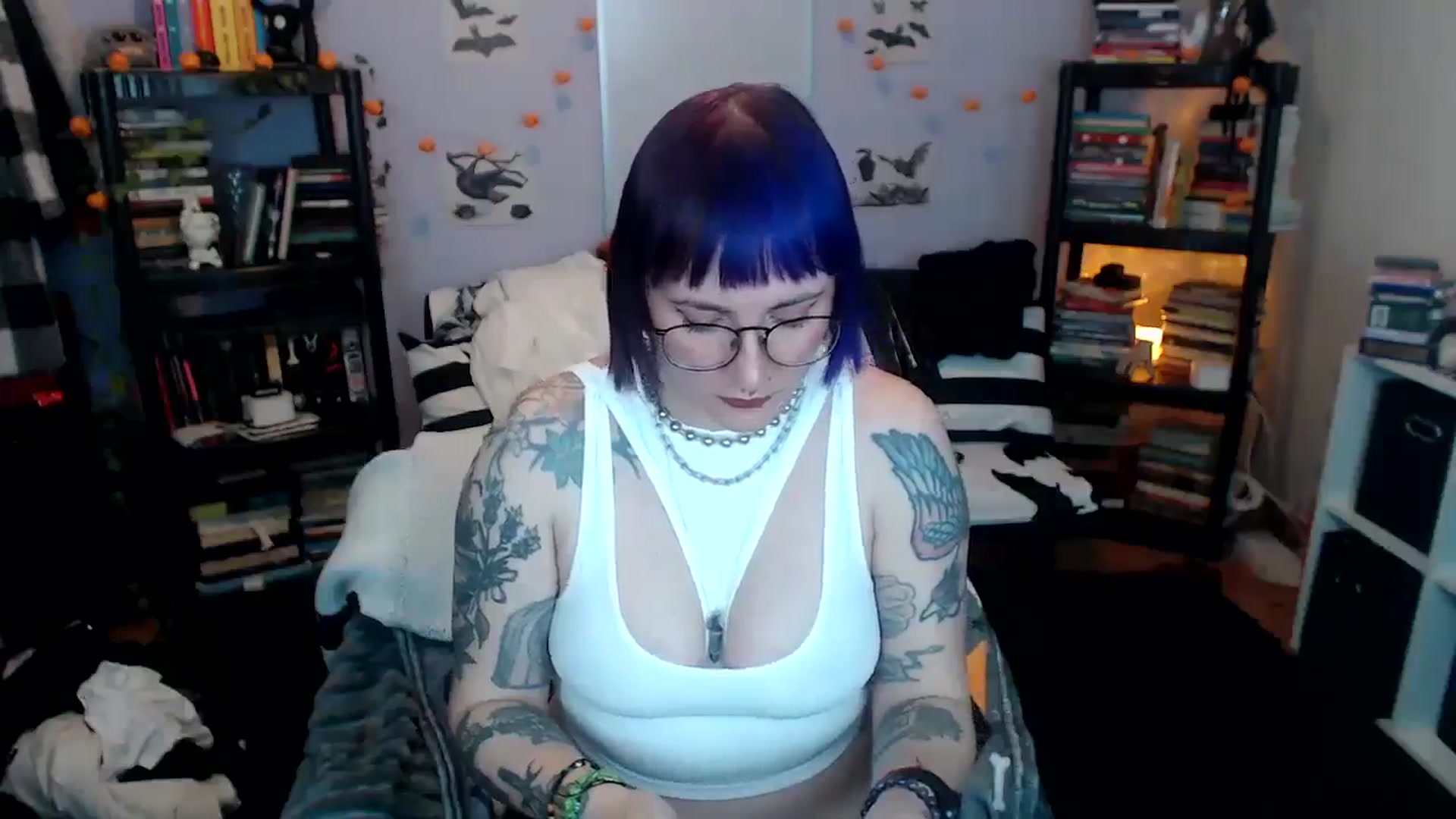 Gallery image thumbnail from AxeHallow's myfreecams stream on, 12/21/2024, 24:00 image 15 of 20