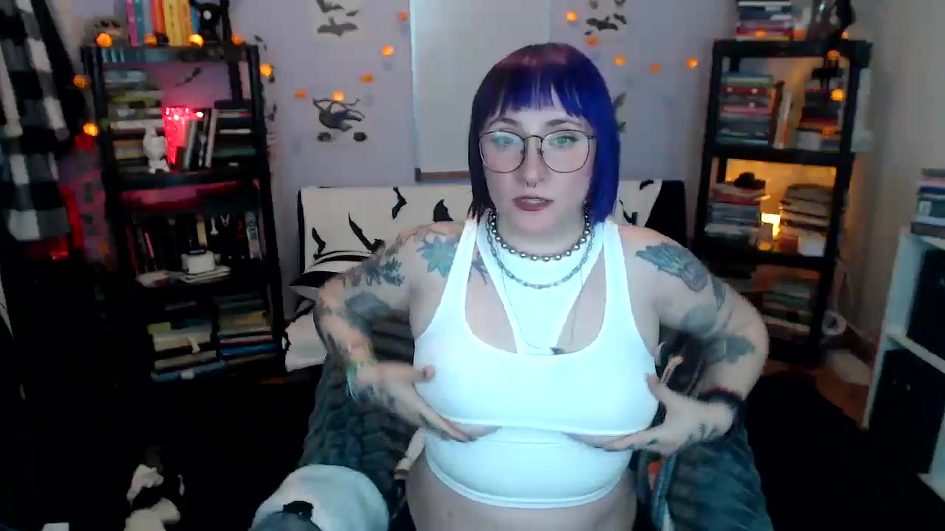 Gallery image thumbnail from AxeHallow's myfreecams stream on, 12/21/2024, 03:19 image 13 of 20