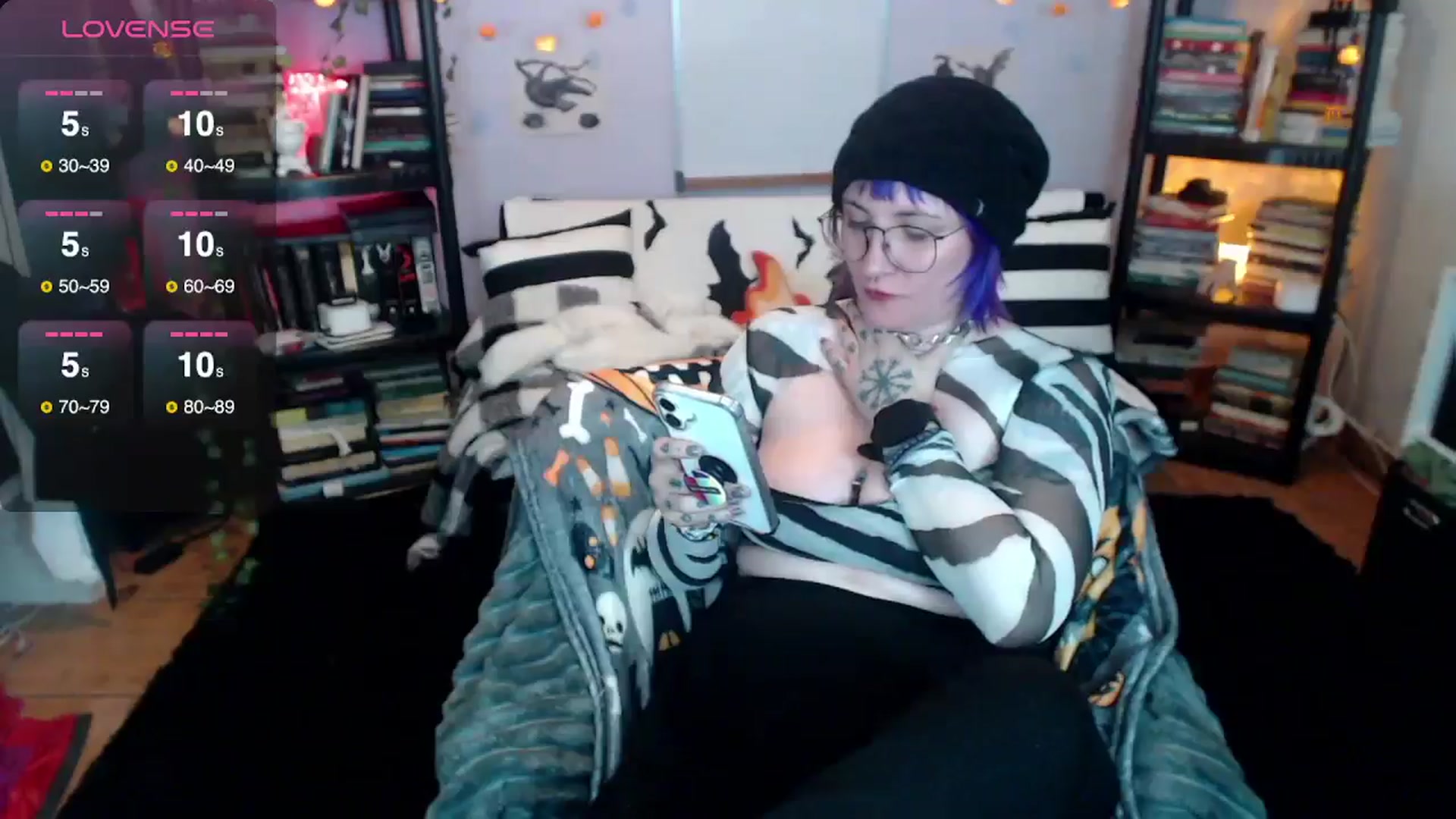 Gallery image thumbnail from AxeHallow's myfreecams stream on, 12/29/2024, 10:58 image 18 of 20