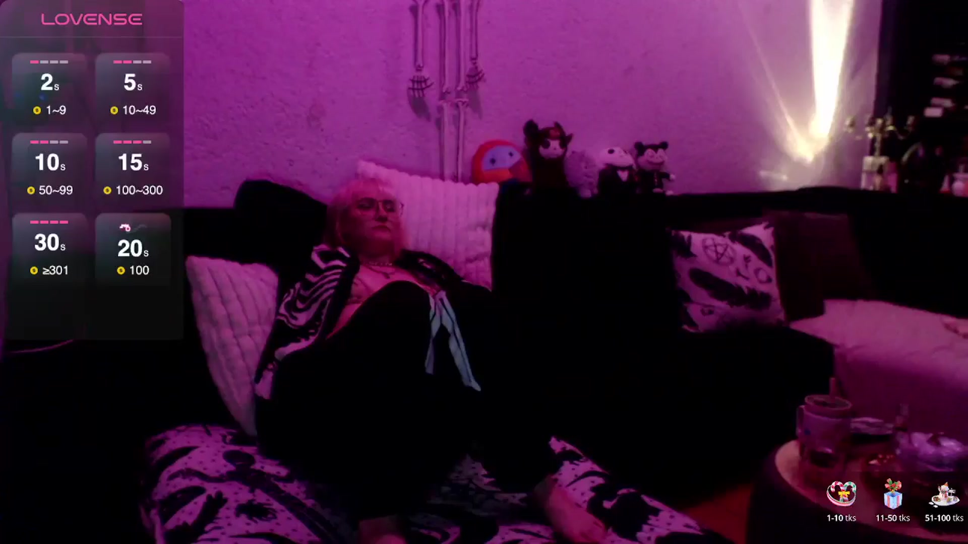 Gallery image thumbnail from AxeHallow's myfreecams stream on, 03/26/2025, 24:02 image 14 of 20