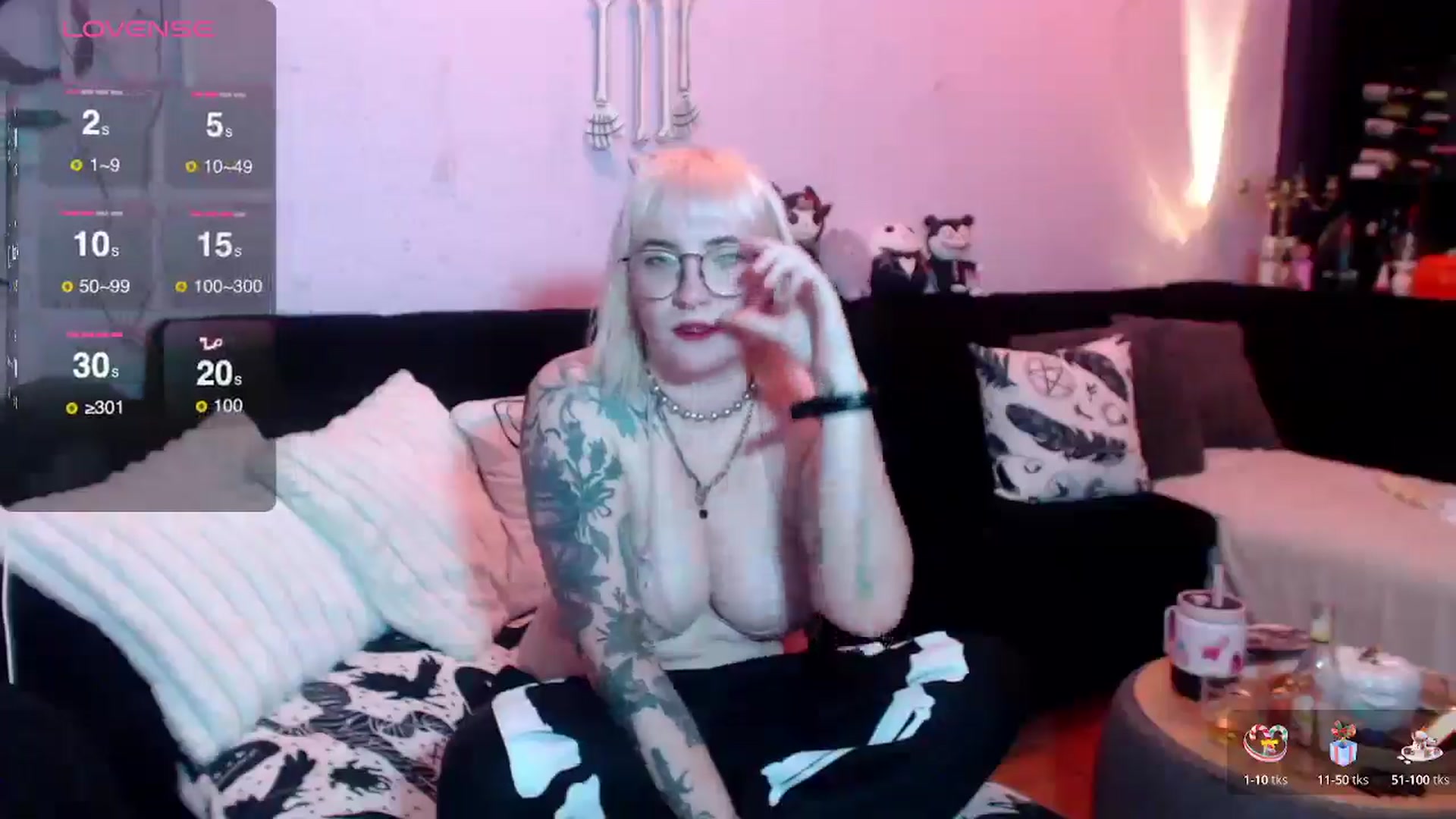 Gallery image thumbnail from AxeHallow's myfreecams stream on, 03/26/2025, 02:29 image 6 of 20