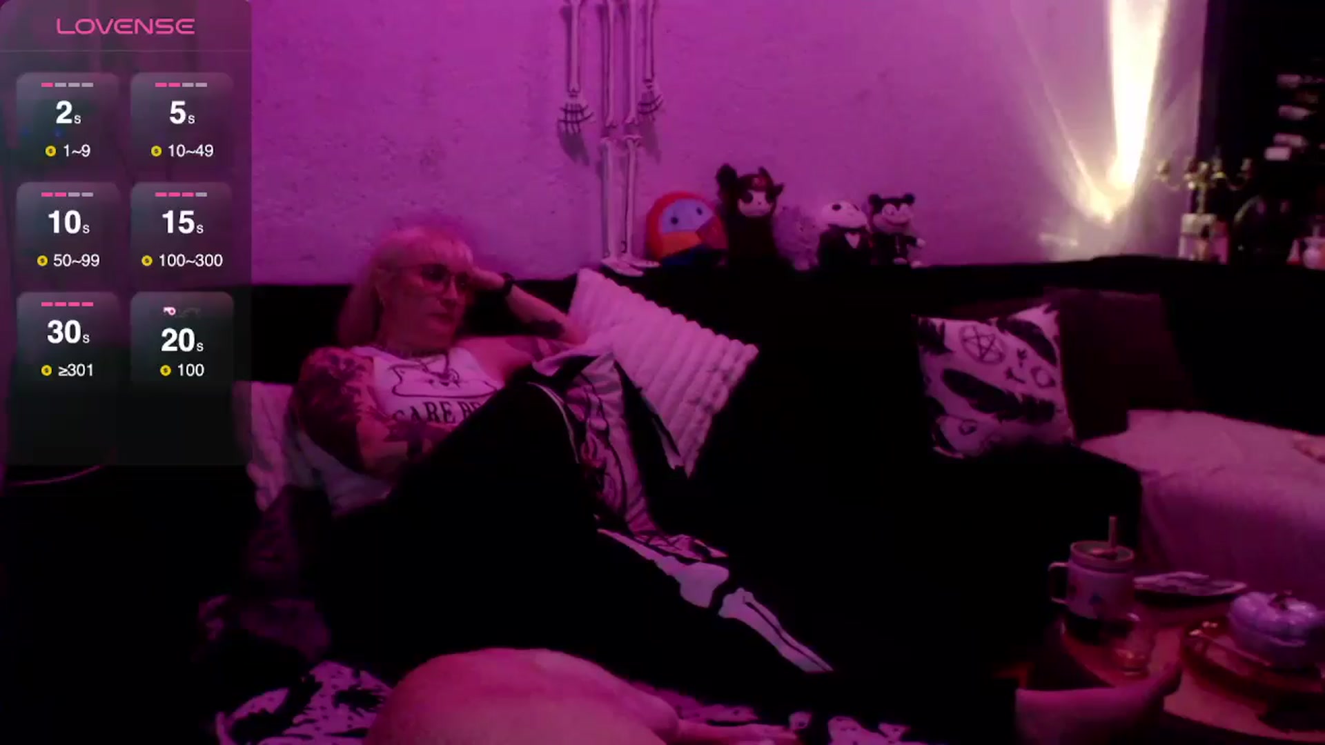 Gallery image thumbnail from AxeHallow's myfreecams stream on, 03/26/2025, 02:29 image 17 of 20