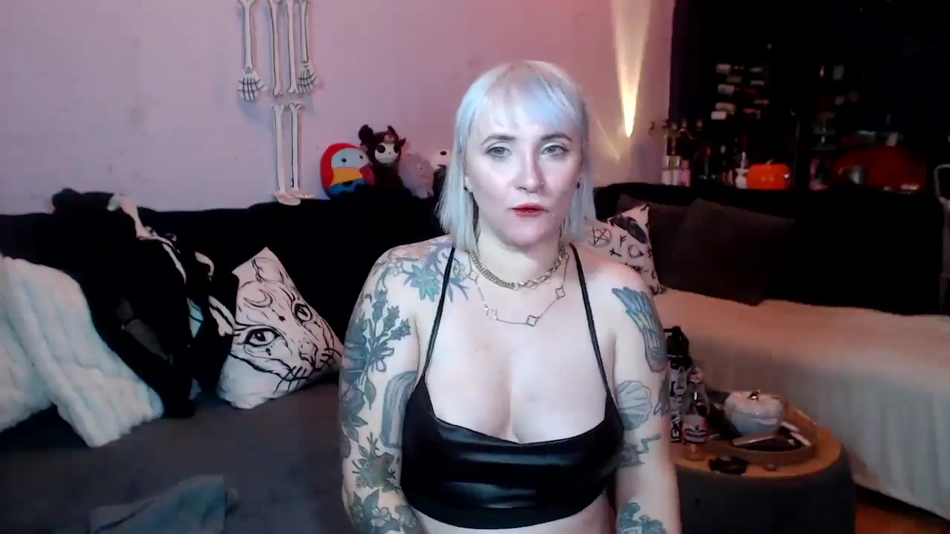 Gallery image thumbnail from AxeHallow's myfreecams stream on, 03/30/2025, 07:35 image 13 of 20