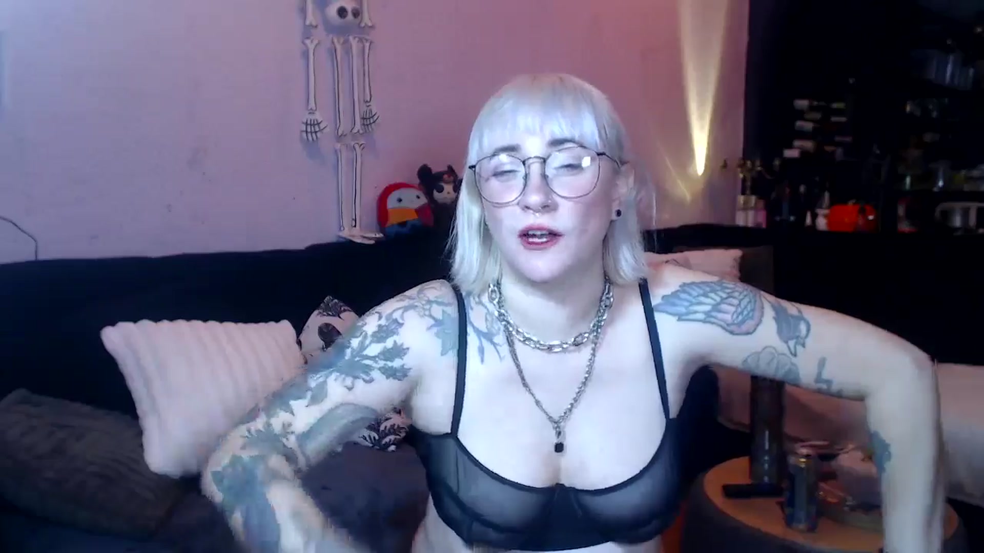 Gallery image thumbnail from AxeHallow's myfreecams stream on, 04/03/2025, 23:57 image 8 of 20