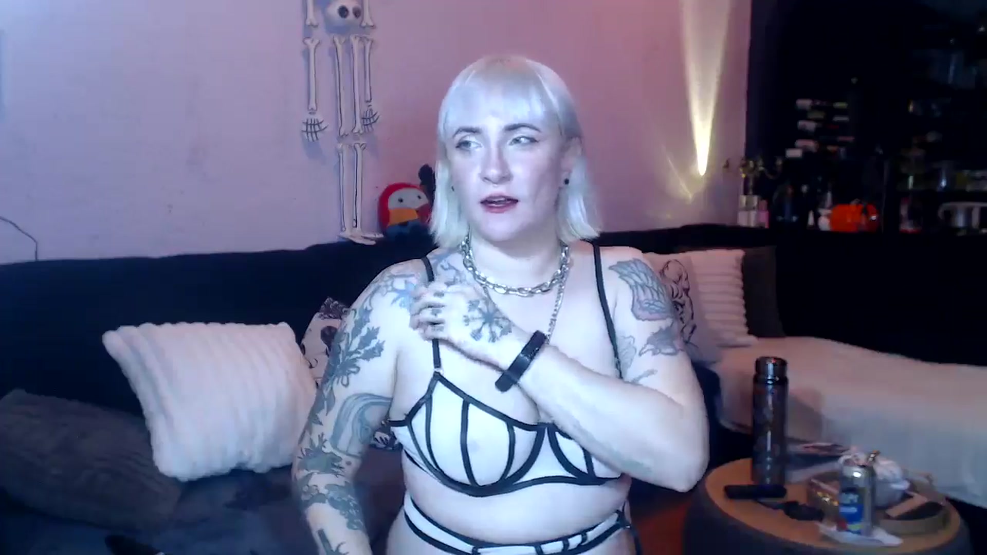 Gallery image thumbnail from AxeHallow's myfreecams stream on, 04/03/2025, 23:57 image 16 of 20