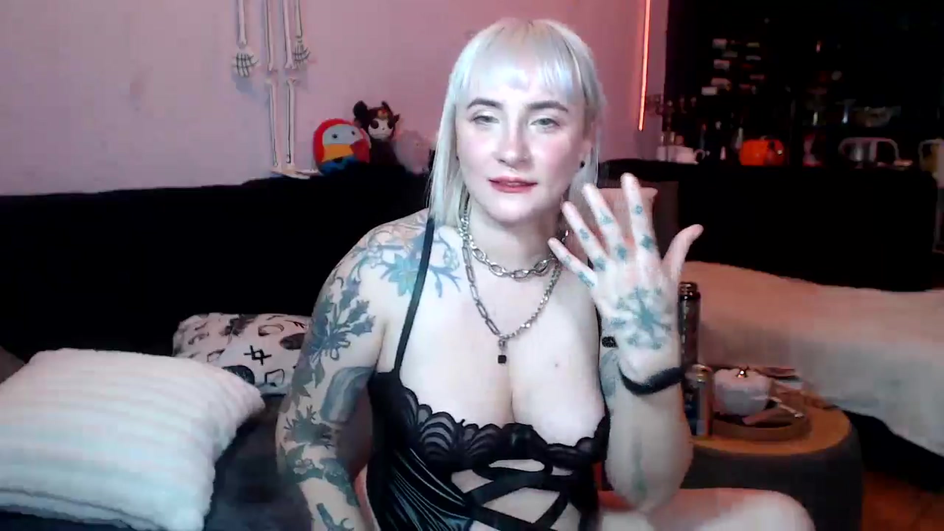 Gallery image thumbnail from AxeHallow's myfreecams stream on, 04/05/2025, 24:38 image 9 of 20
